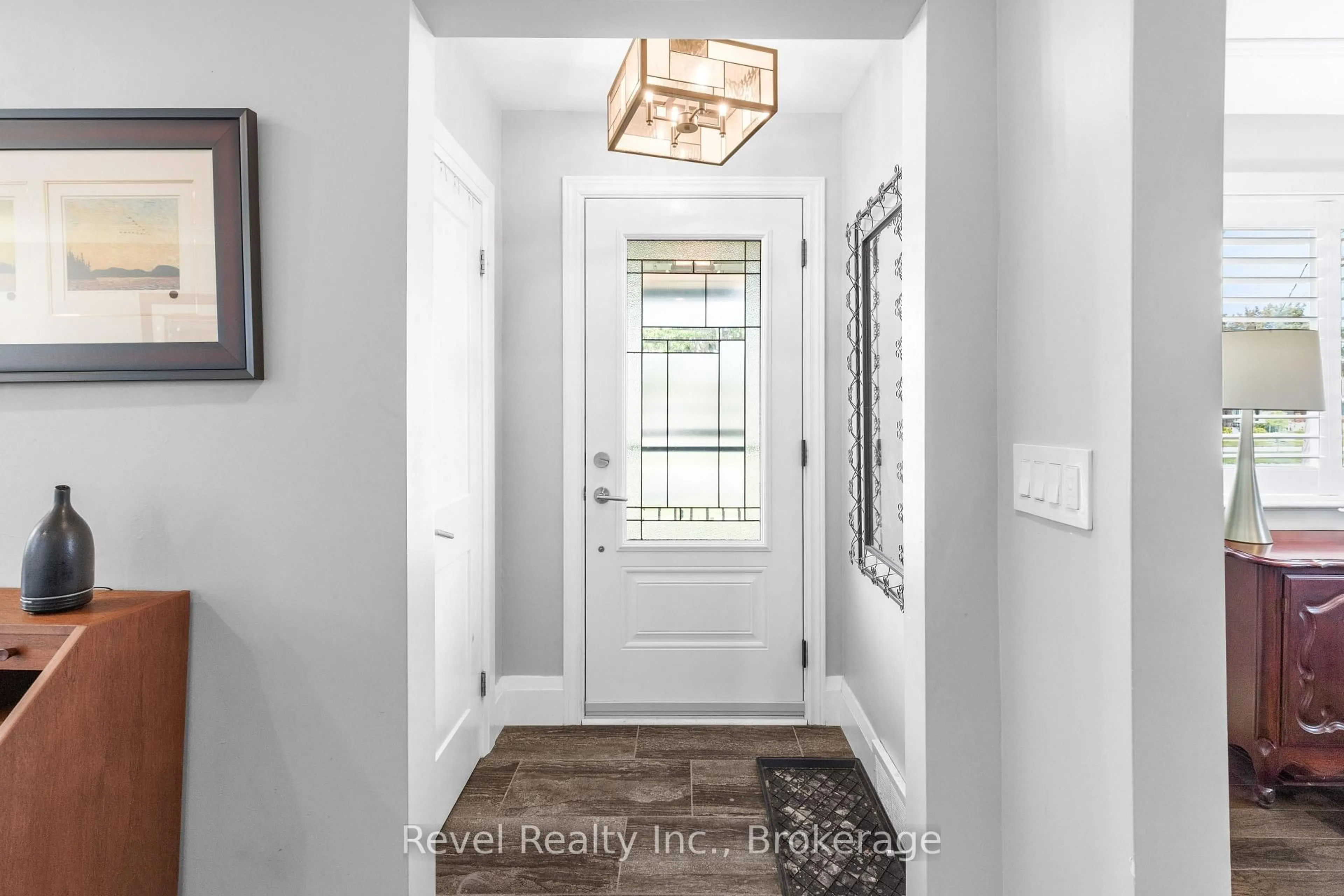 Indoor entryway for 745 Crawford Dr, Peterborough Ontario K9J 3W9