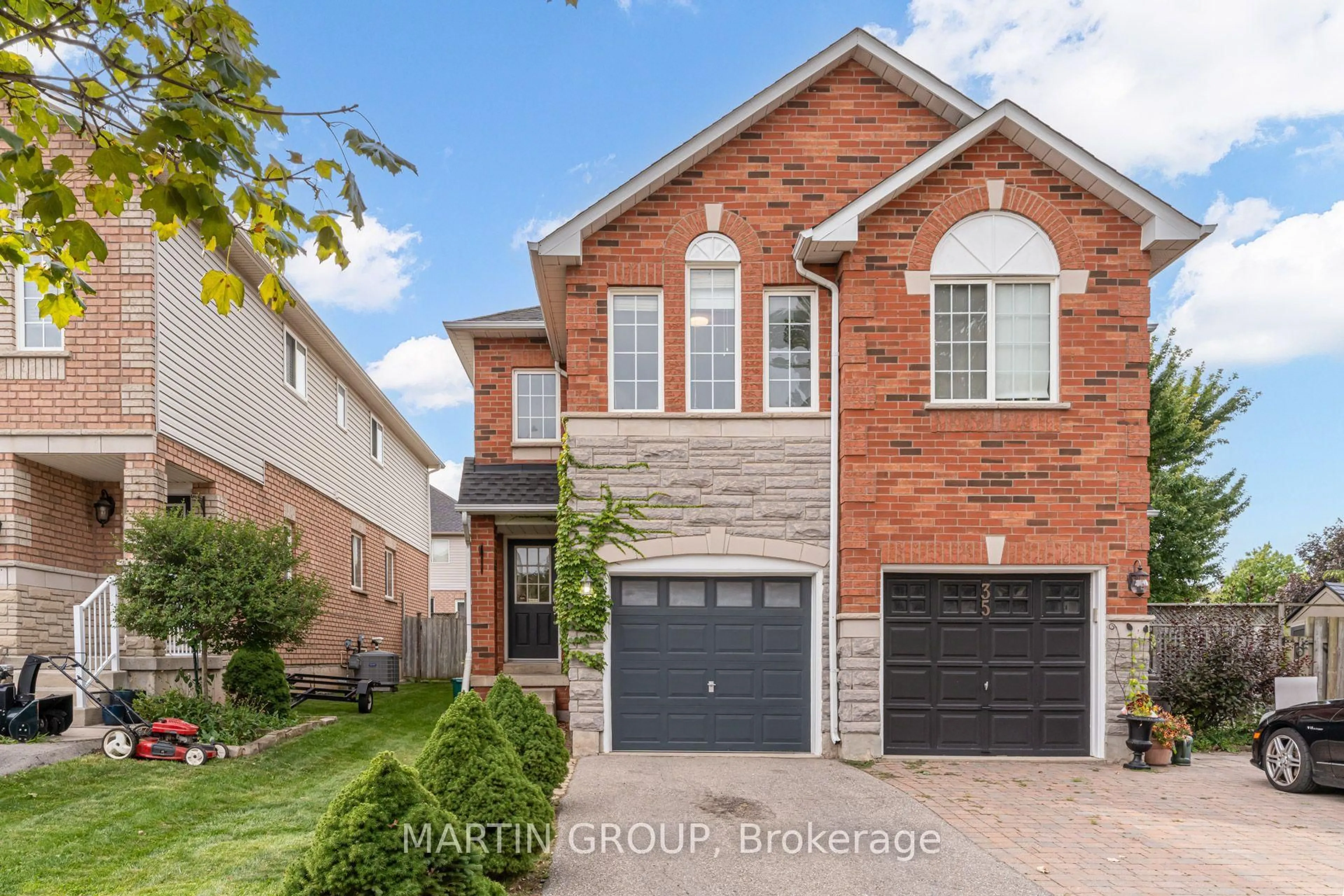 Home with brick exterior material, street for 33 Slater Crt, Hamilton Ontario L8B 0K8