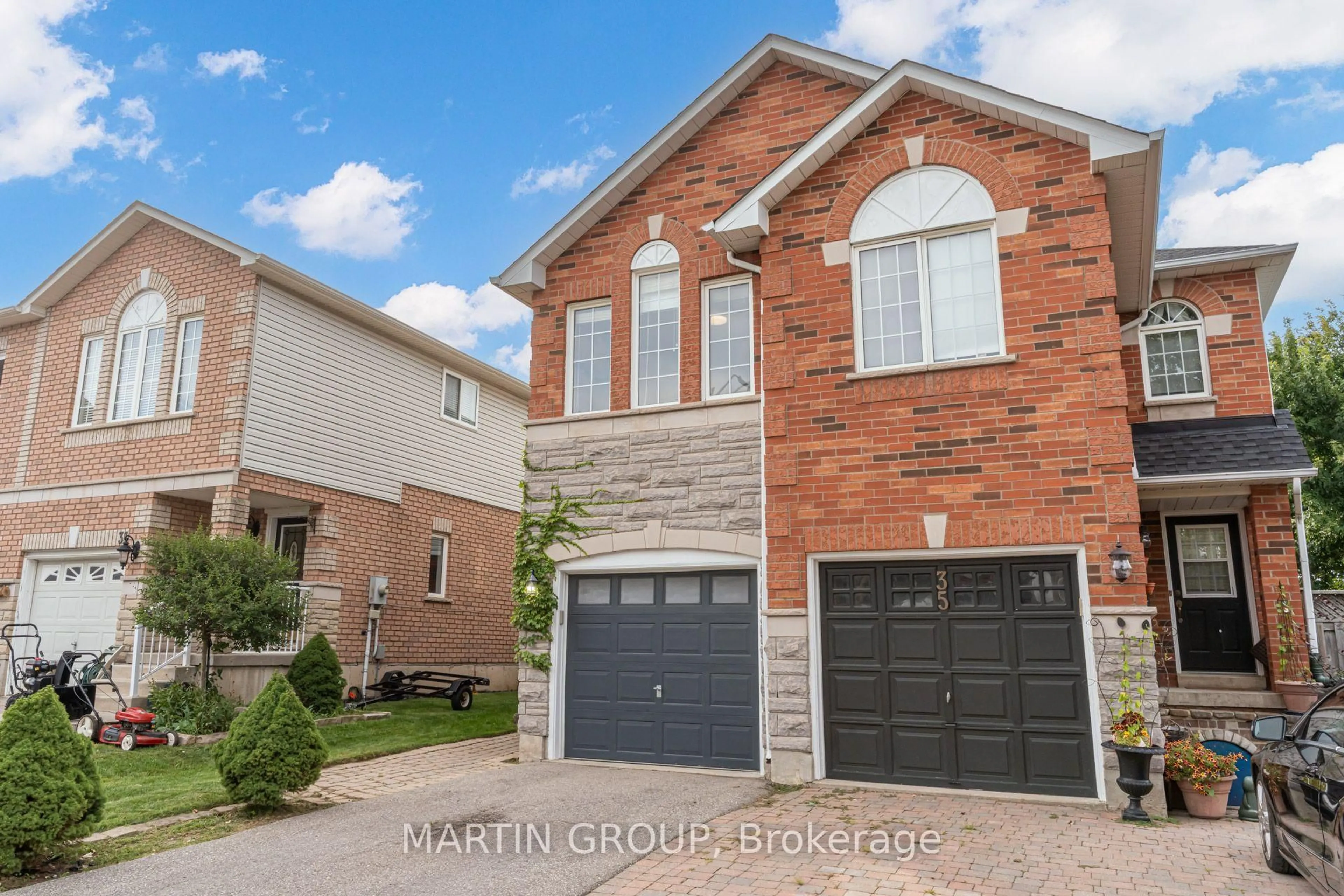 Home with brick exterior material, street for 33 Slater Crt, Hamilton Ontario L8B 0K8