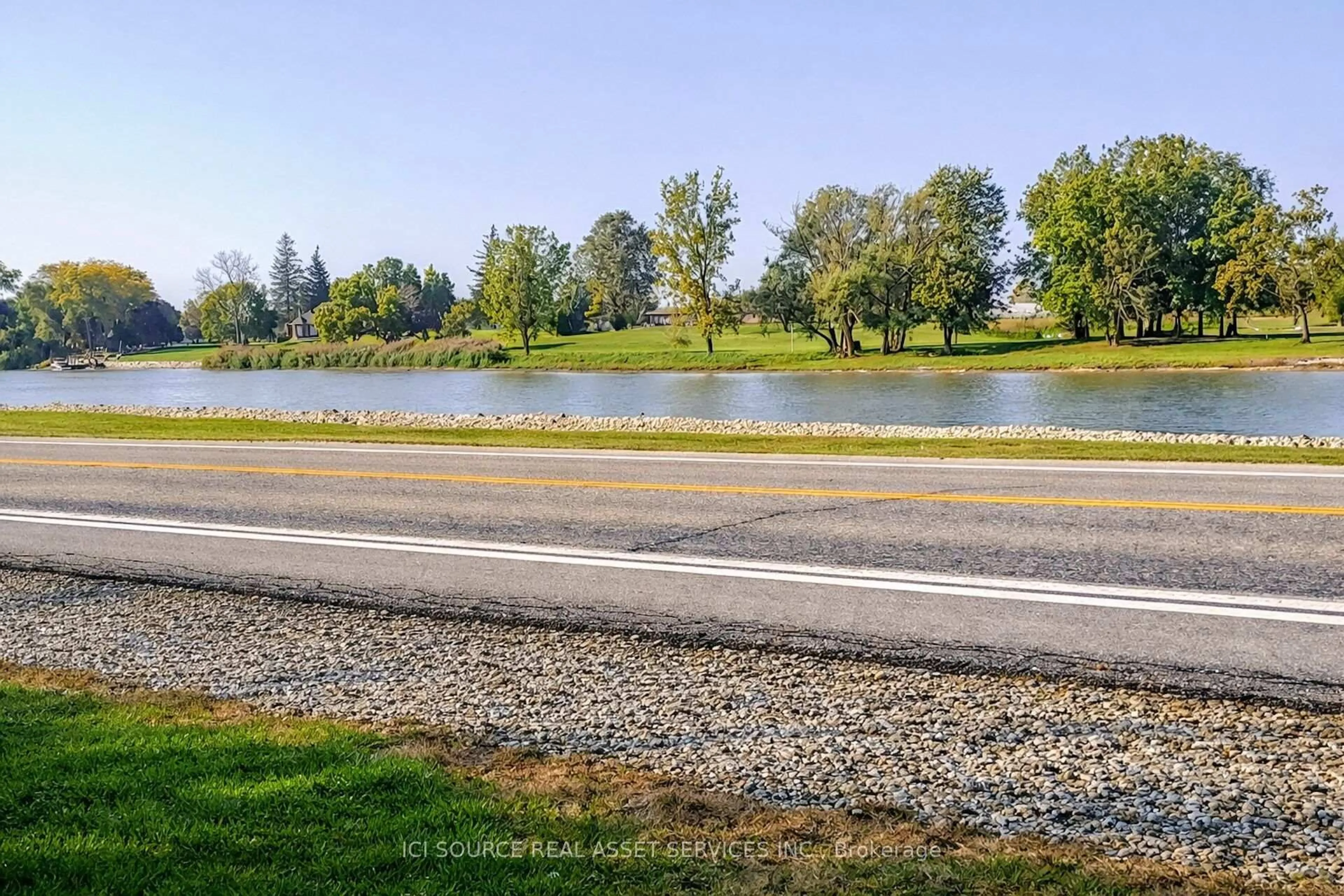 A pic from outside/outdoor area/front of a property/back of a property/a pic from drone, water/lake/river/ocean view for 6774 Riverview Line, Chatham-Kent Ontario N7M 5T1