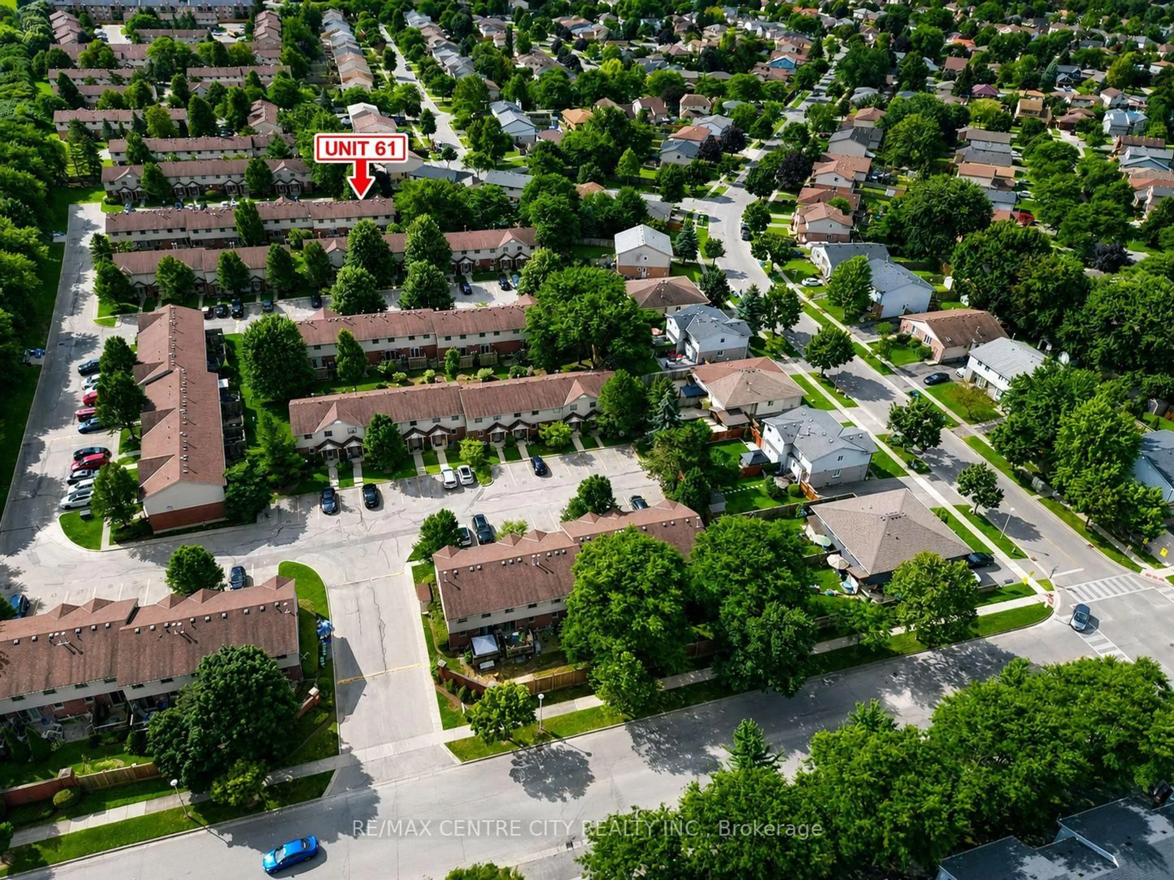 A pic from outside/outdoor area/front of a property/back of a property/a pic from drone, street for 511 Admiral Dr #61, London East Ontario N5V 4R4