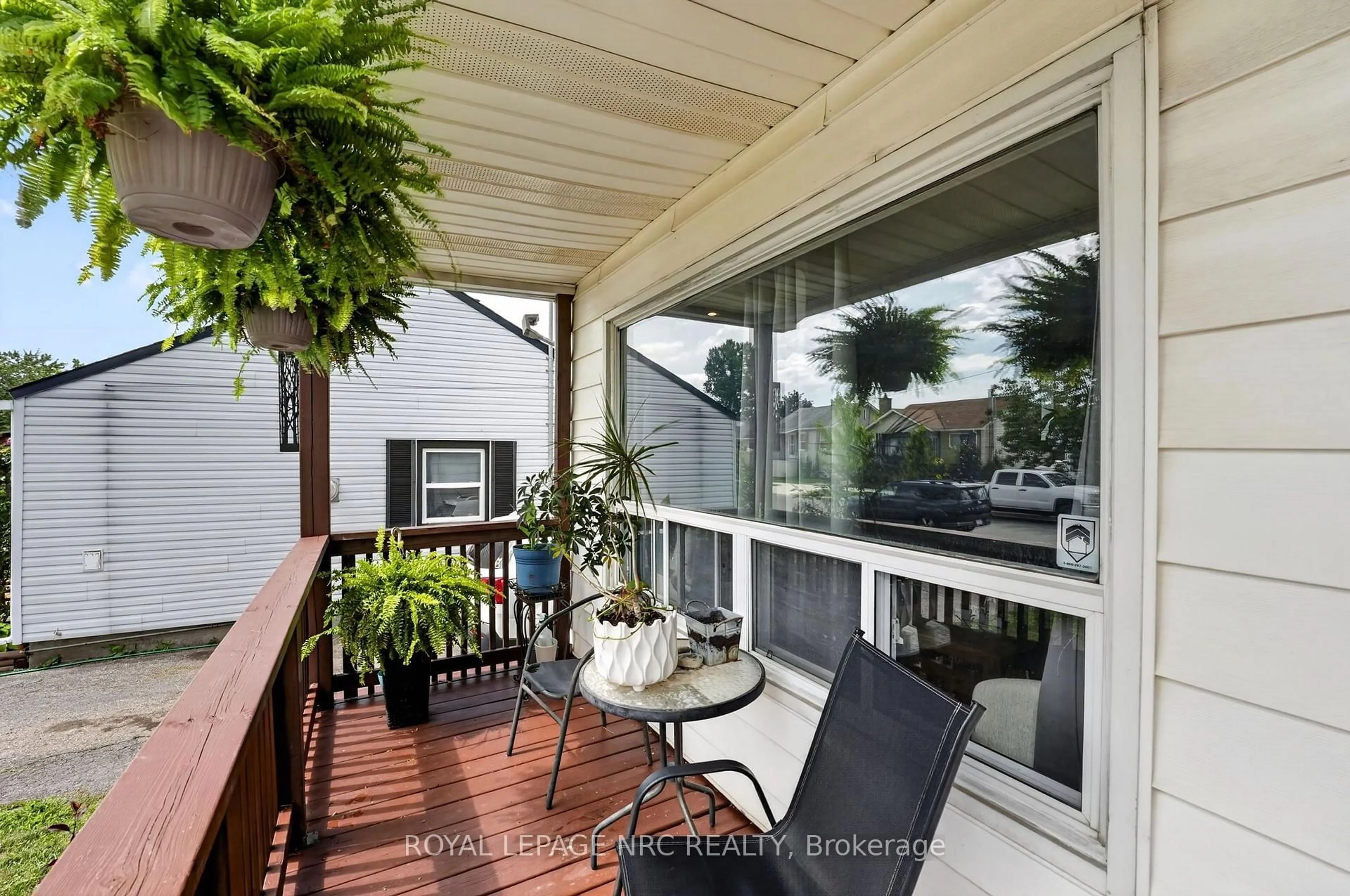 Patio, street for 314 Dieppe St, Welland Ontario L3B 4V2