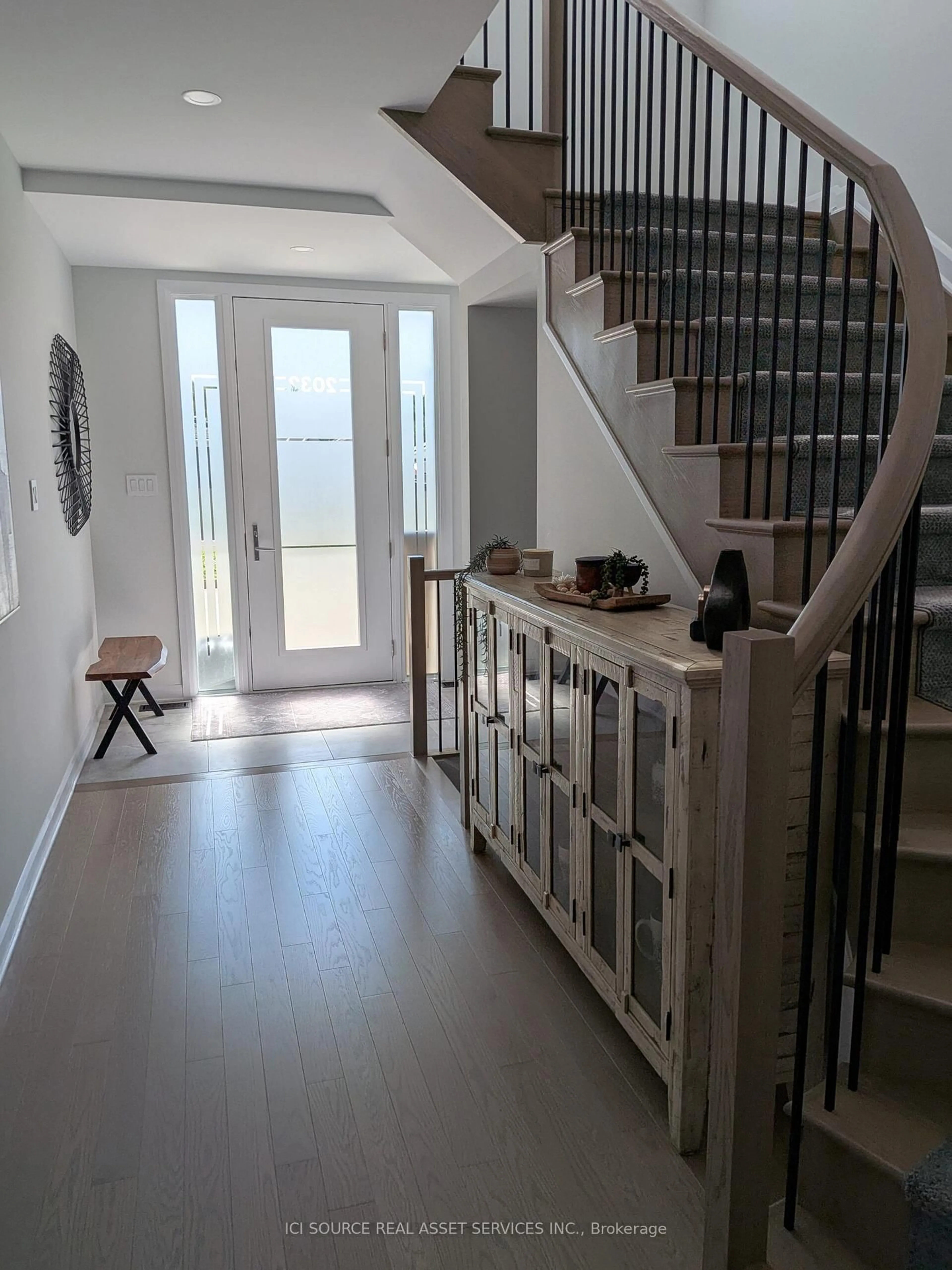 Indoor entryway for 2032 Wanderer Ave, Manotick Ontario K4M 0X2