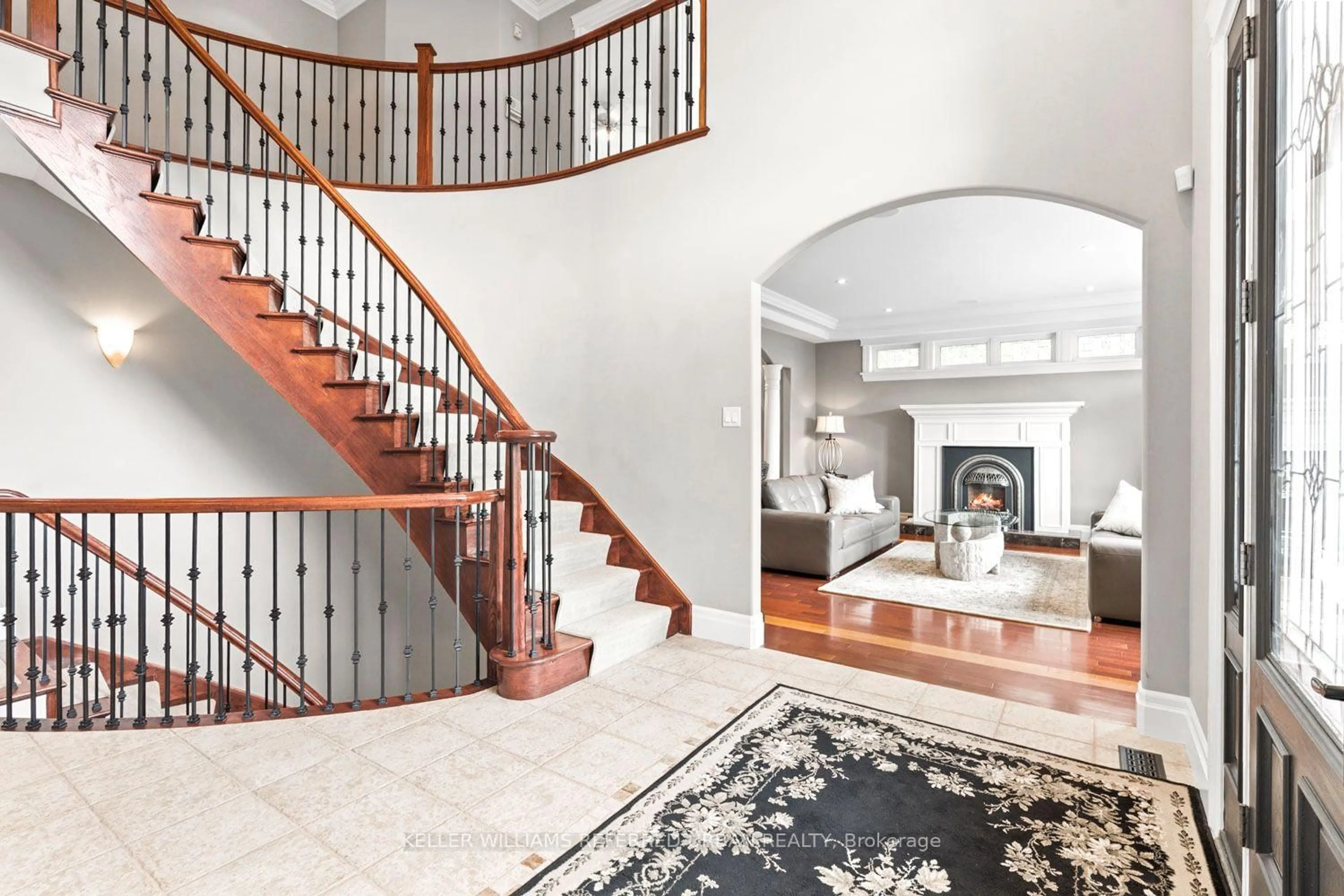 Indoor foyer for 16 Seifert Crt, Puslinch Ontario N3C 2V4
