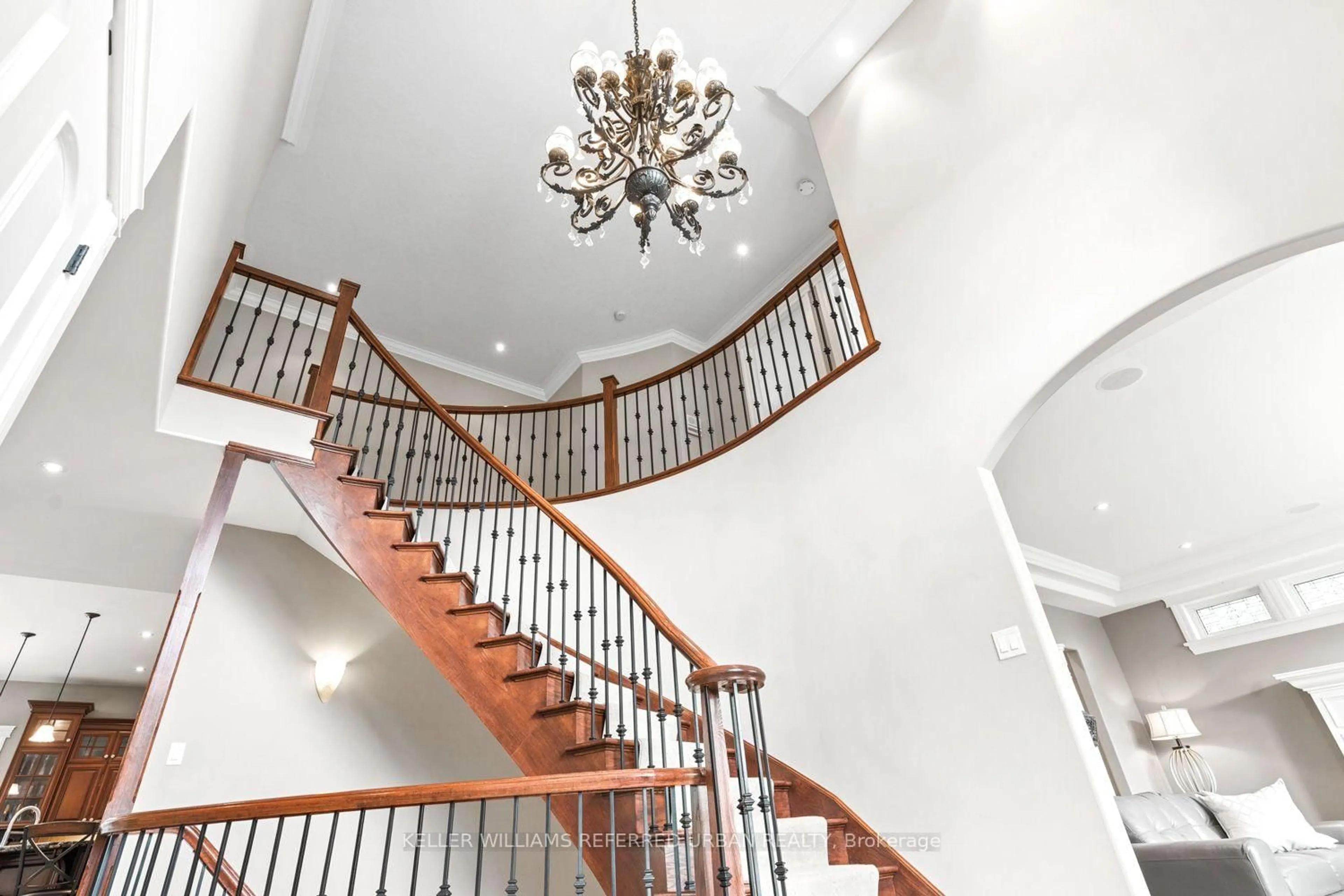 Indoor foyer for 16 Seifert Crt, Puslinch Ontario N3C 2V4