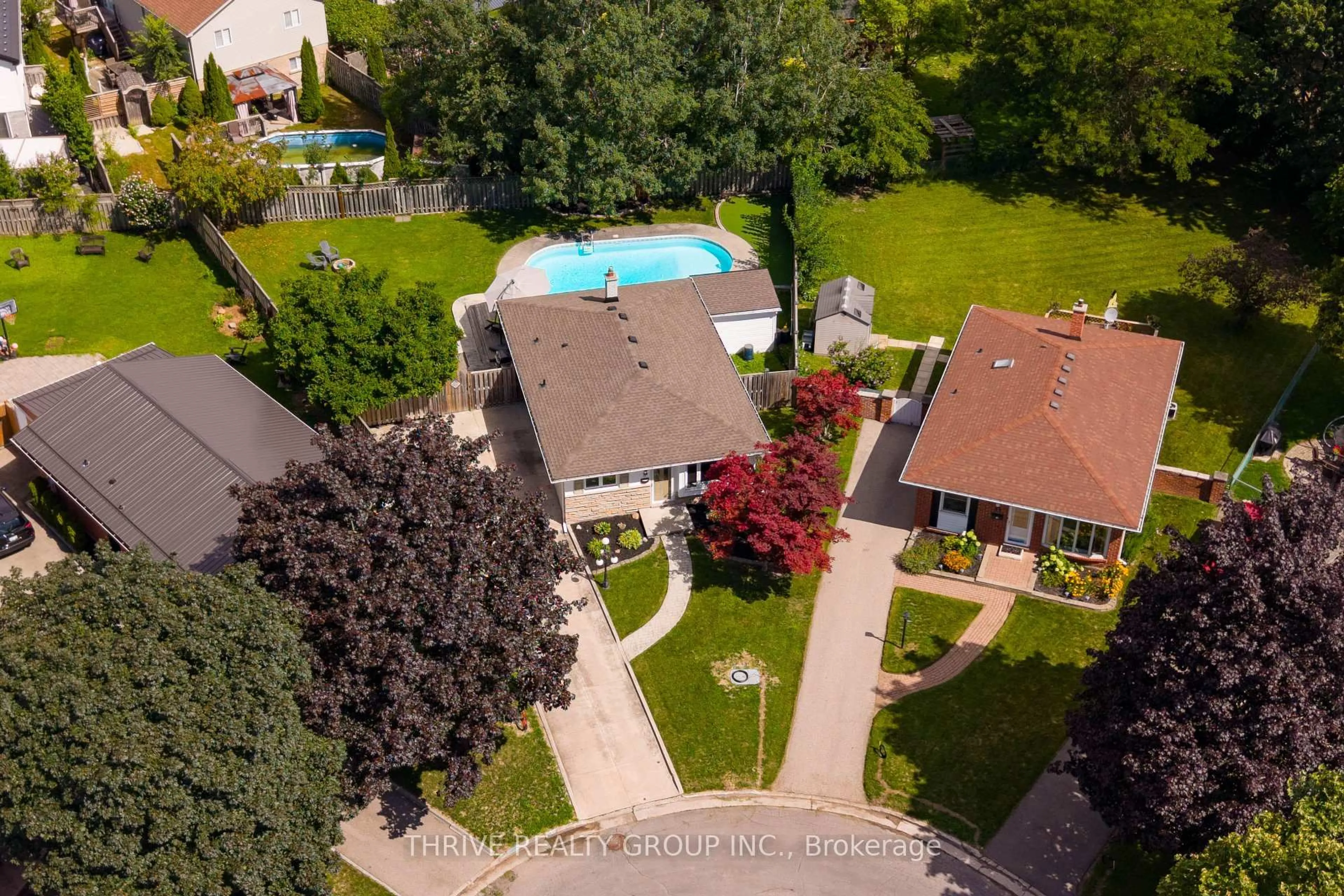 A pic from outside/outdoor area/front of a property/back of a property/a pic from drone, street for 26 HEATH Pl, London South Ontario N5Z 4G6