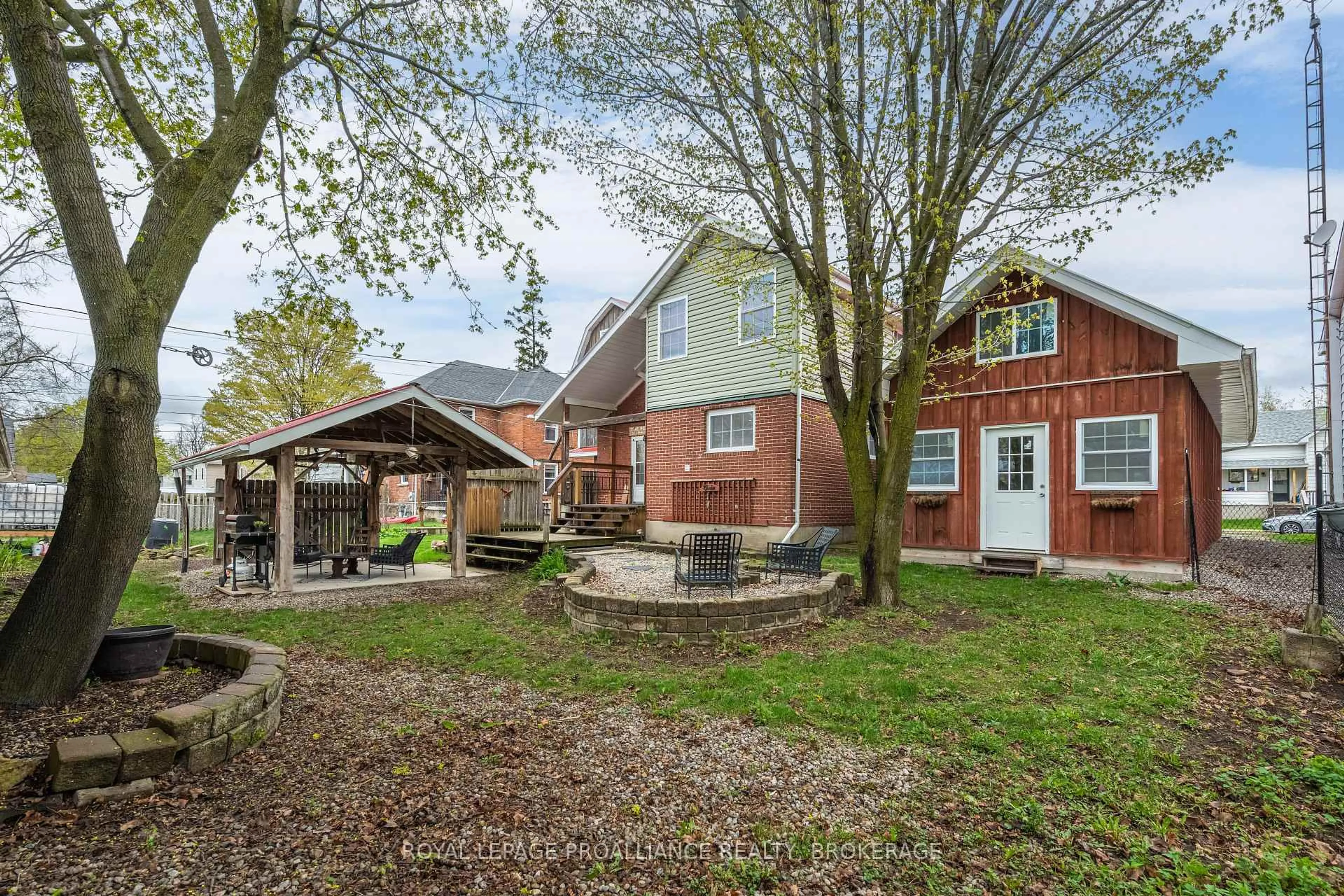 Patio, street for 277 Brock St, Gananoque Ontario K7G 1K5
