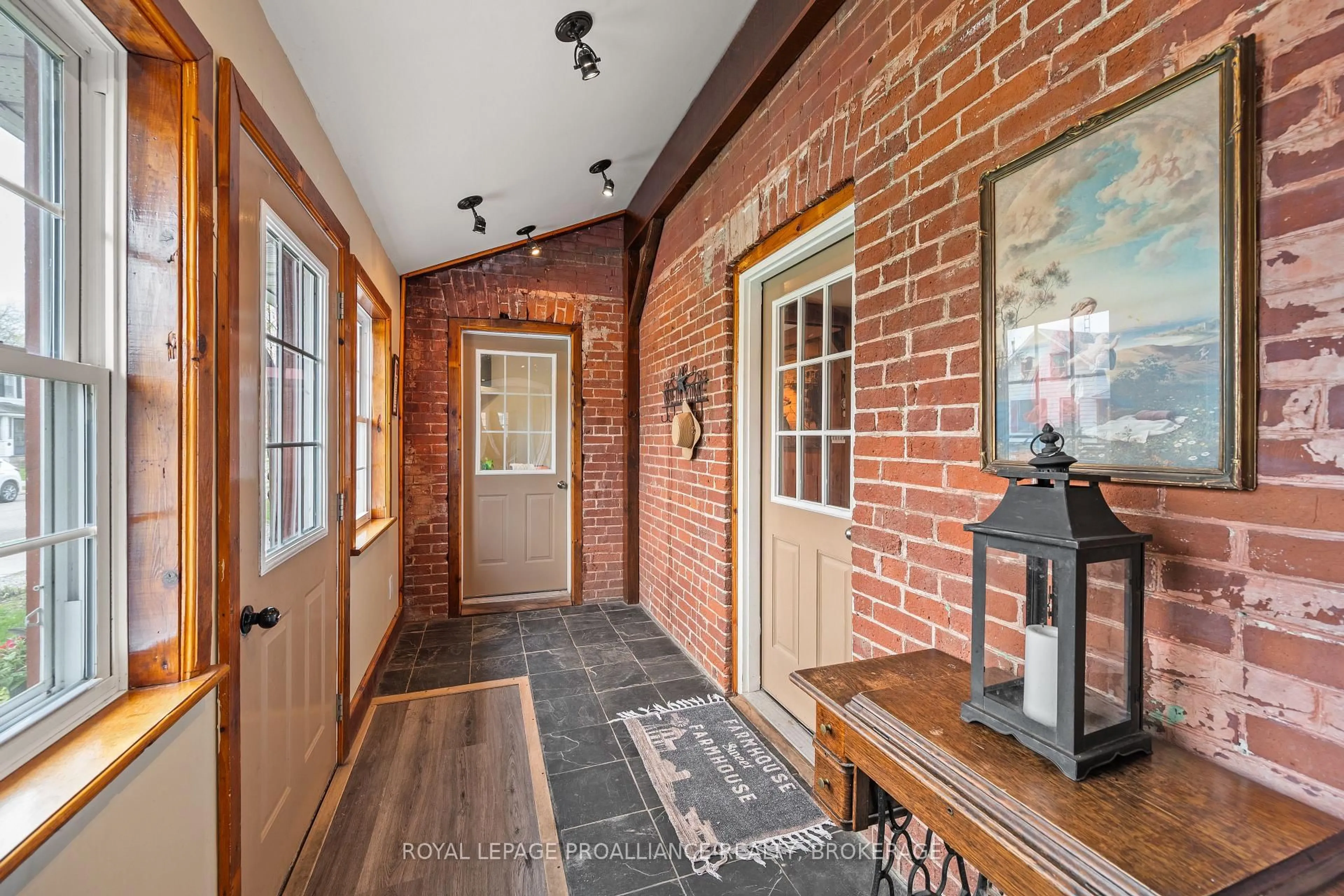 Indoor entryway for 277 Brock St, Gananoque Ontario K7G 1K5