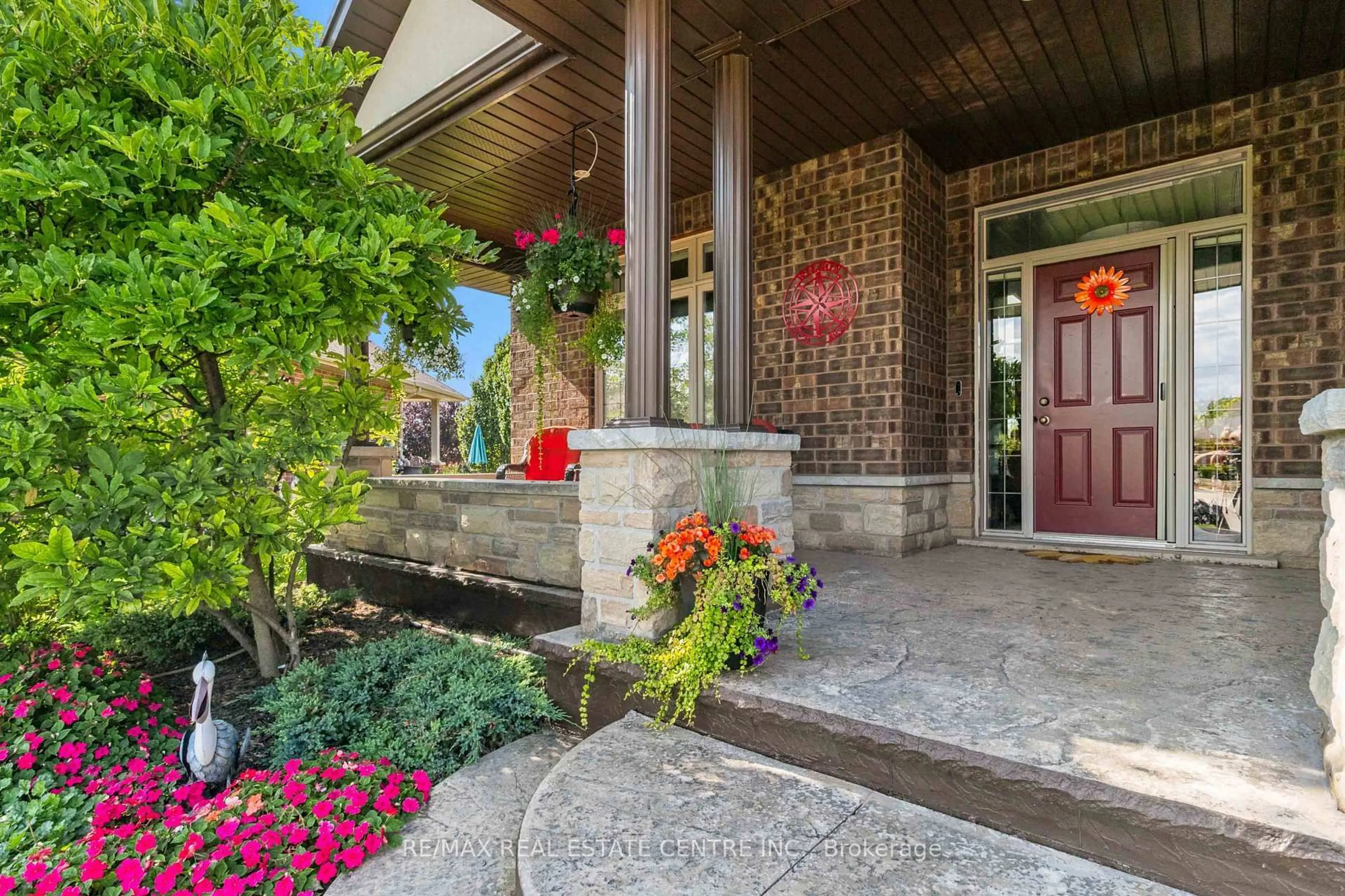 Indoor entryway for 99 Magnolia Dr, Norfolk Ontario N0A 1N6