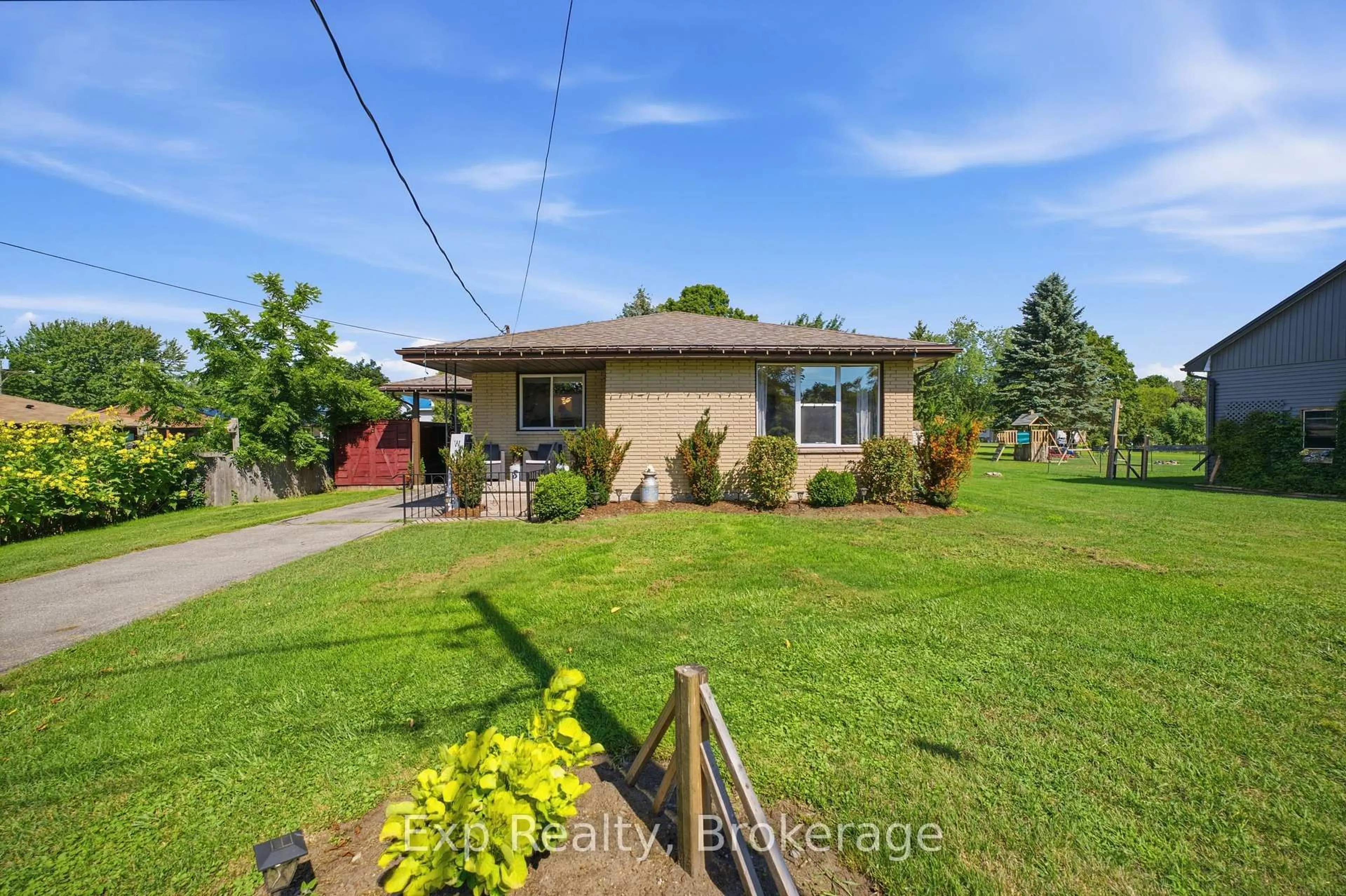 A pic from outside/outdoor area/front of a property/back of a property/a pic from drone, street for 18 Railway St, Brighton Ontario K0K 1H0