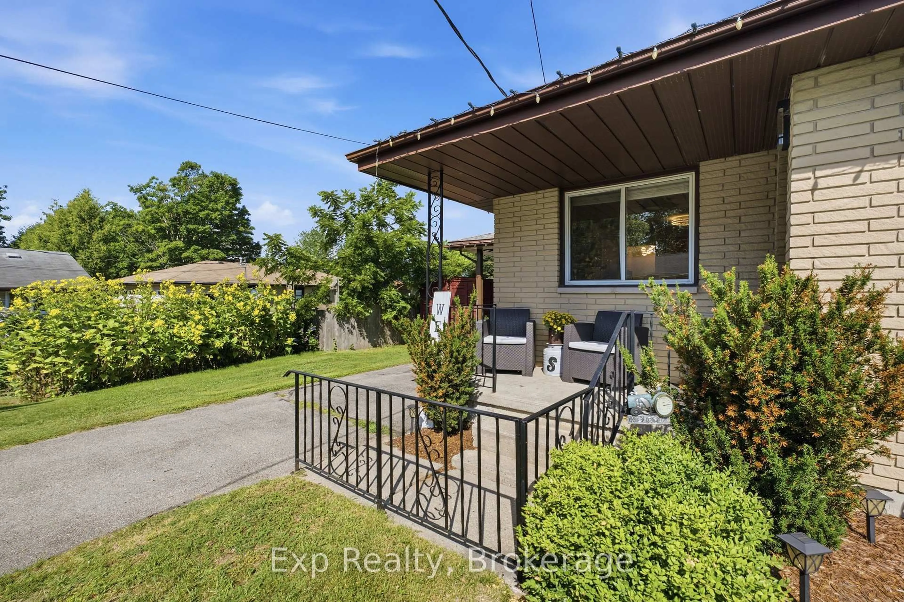 Patio, street for 18 Railway St, Brighton Ontario K0K 1H0