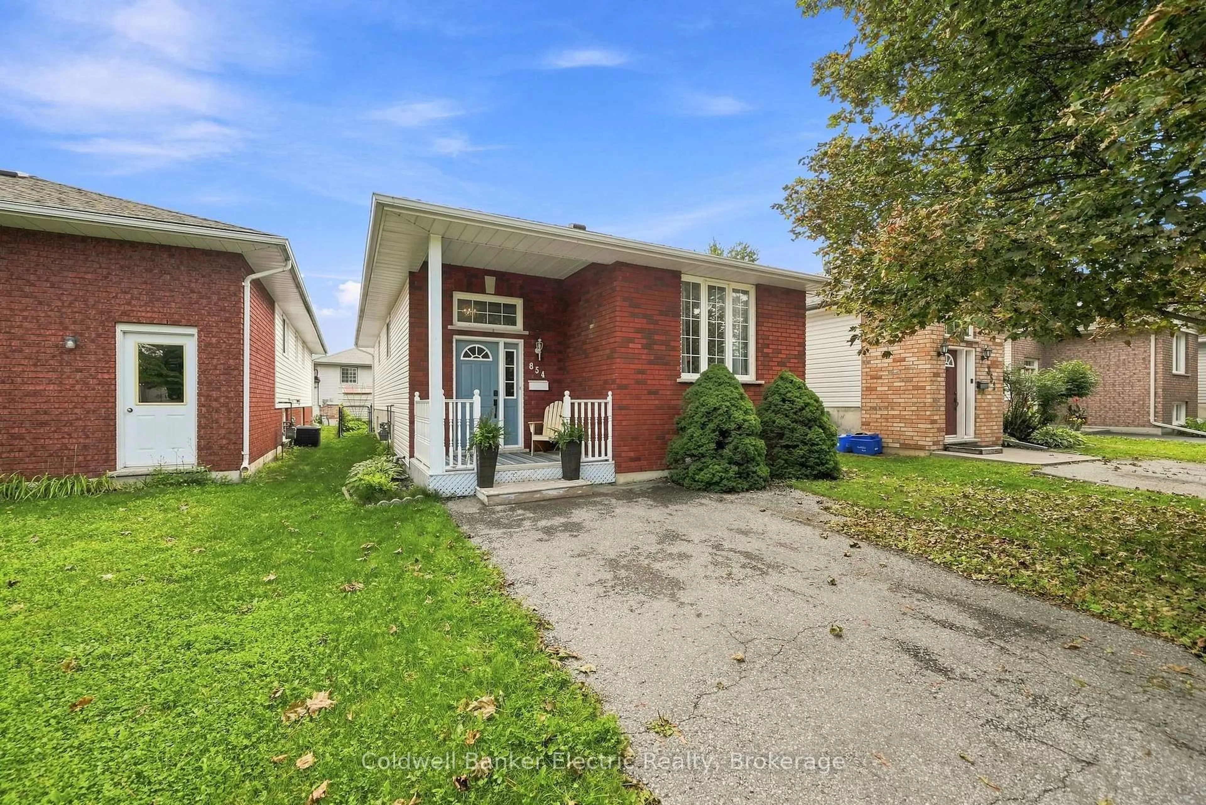 Home with brick exterior material, street for 854 Abbey Lane, Peterborough Ontario K9H 7N6