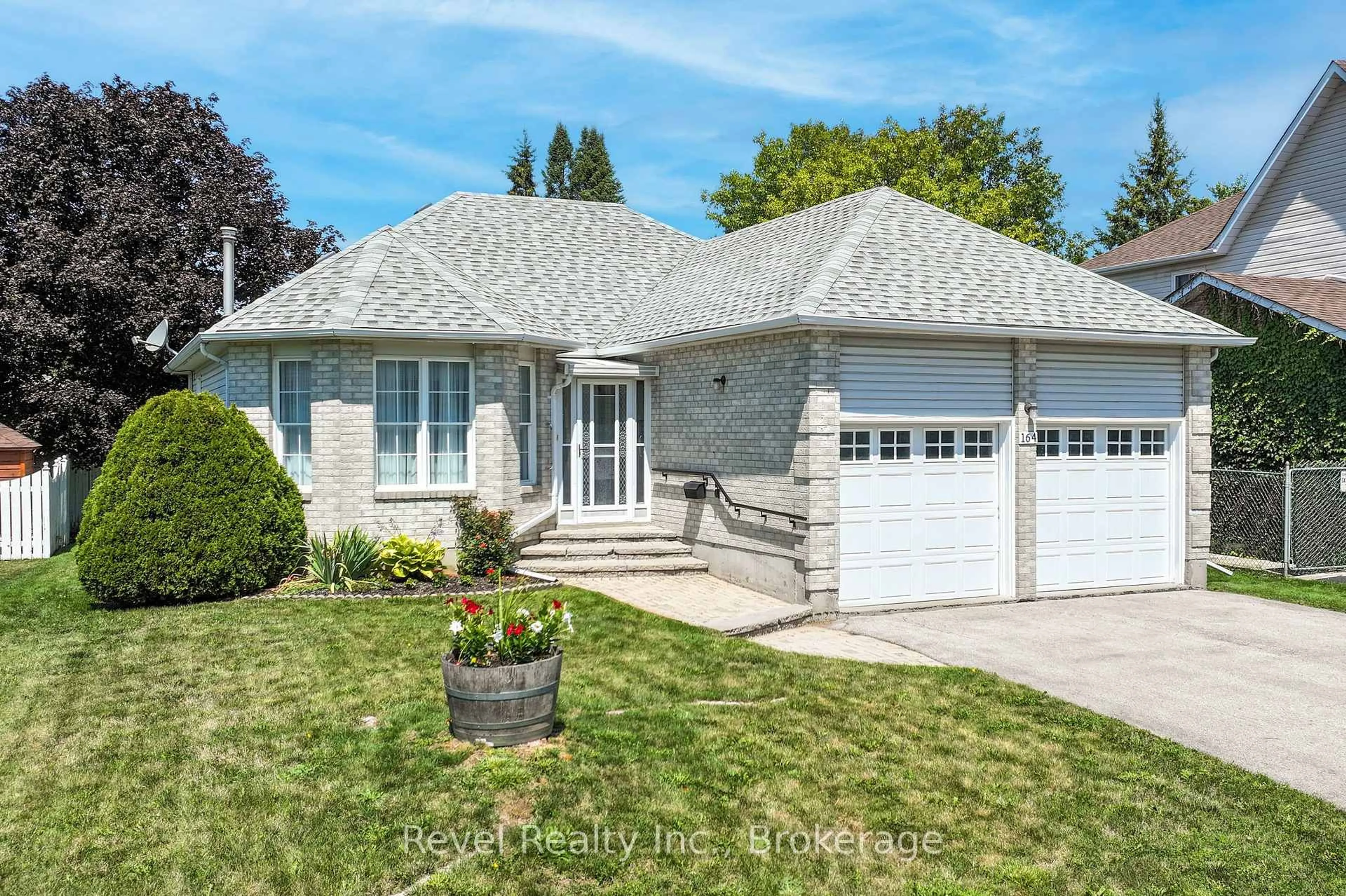 Home with vinyl exterior material, street for 164 Elgin St, Kawartha Lakes Ontario K9V 6B3