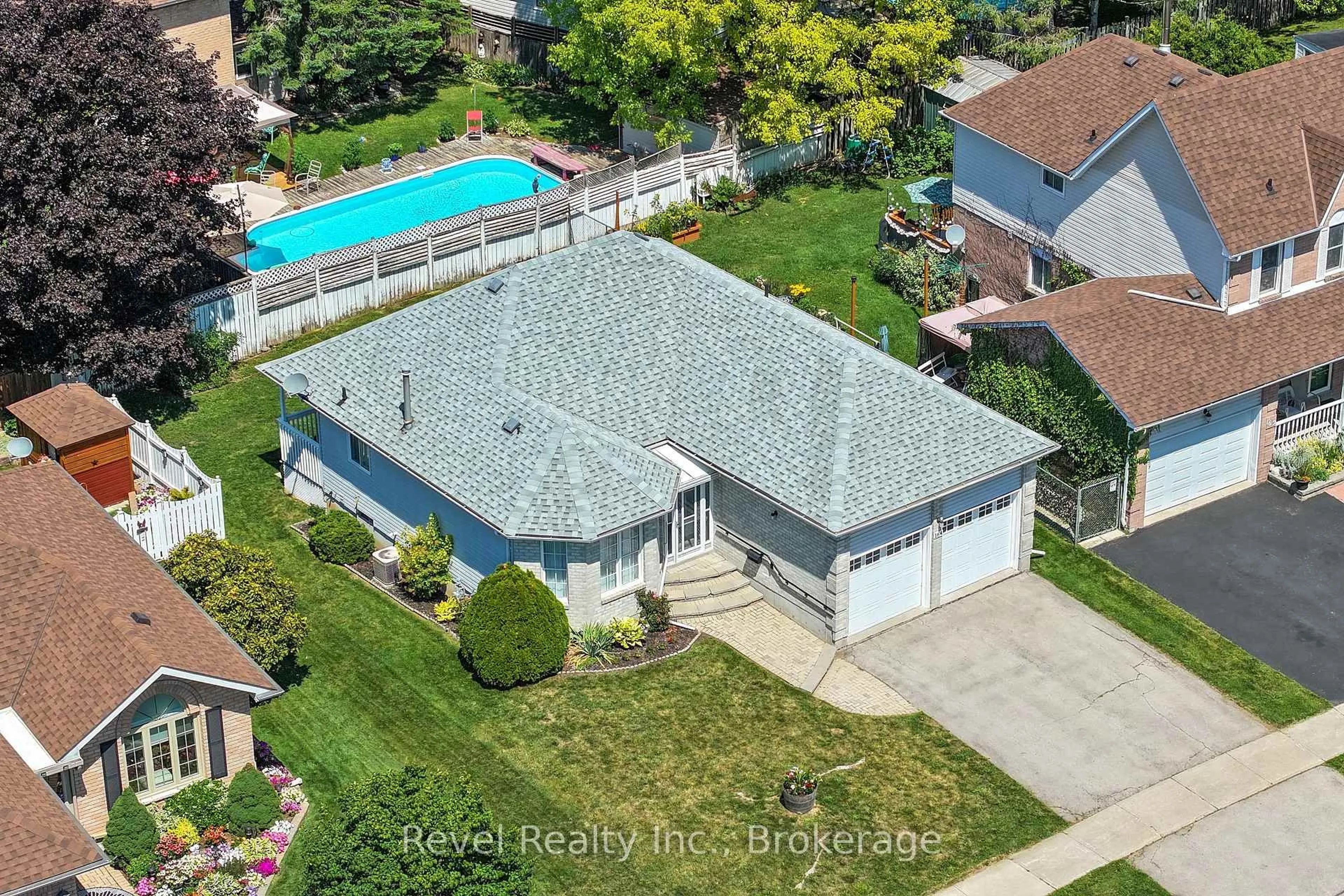 A pic from outside/outdoor area/front of a property/back of a property/a pic from drone, street for 164 Elgin St, Kawartha Lakes Ontario K9V 6B3