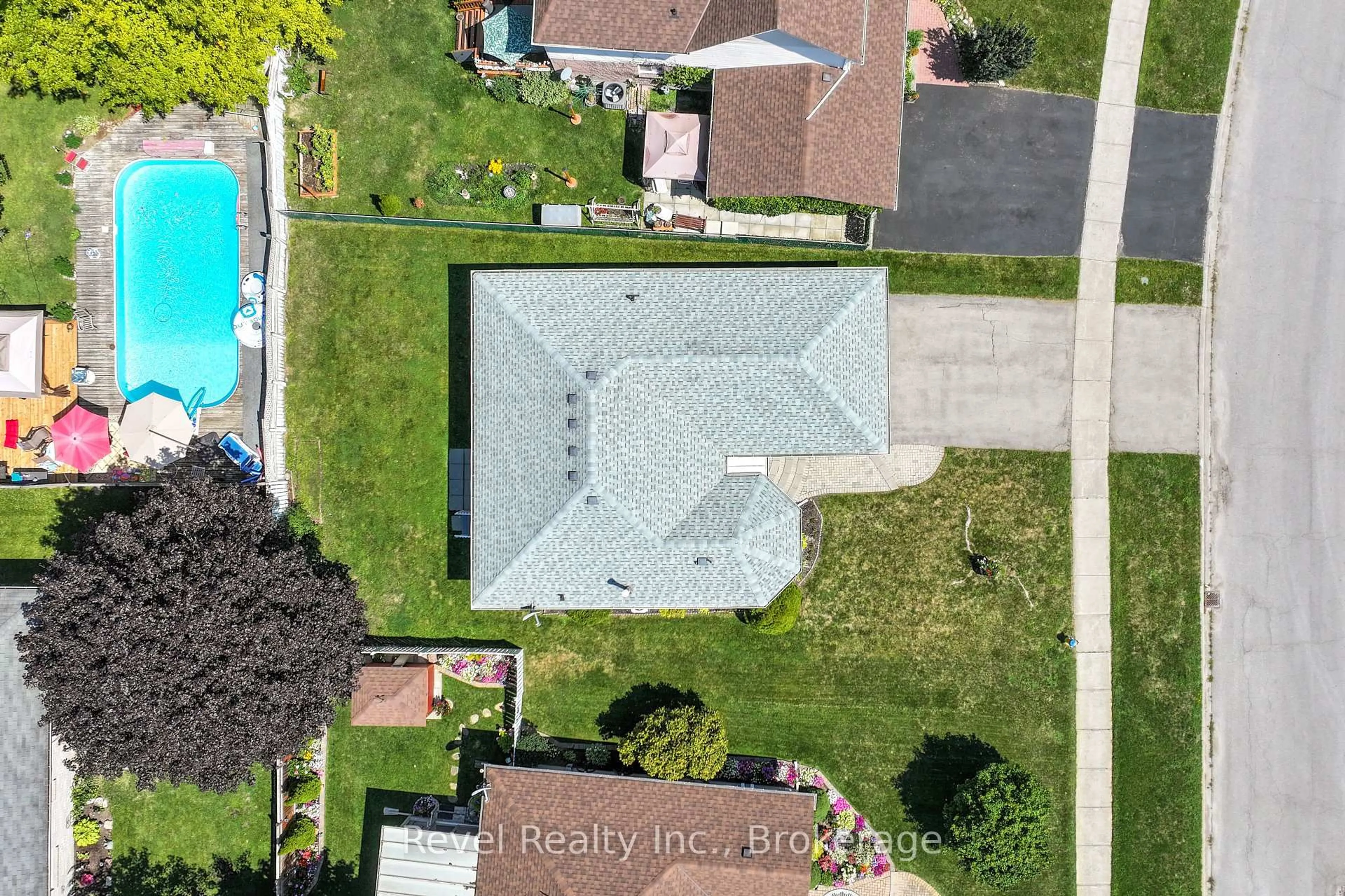 A pic from outside/outdoor area/front of a property/back of a property/a pic from drone, unknown for 164 Elgin St, Kawartha Lakes Ontario K9V 6B3