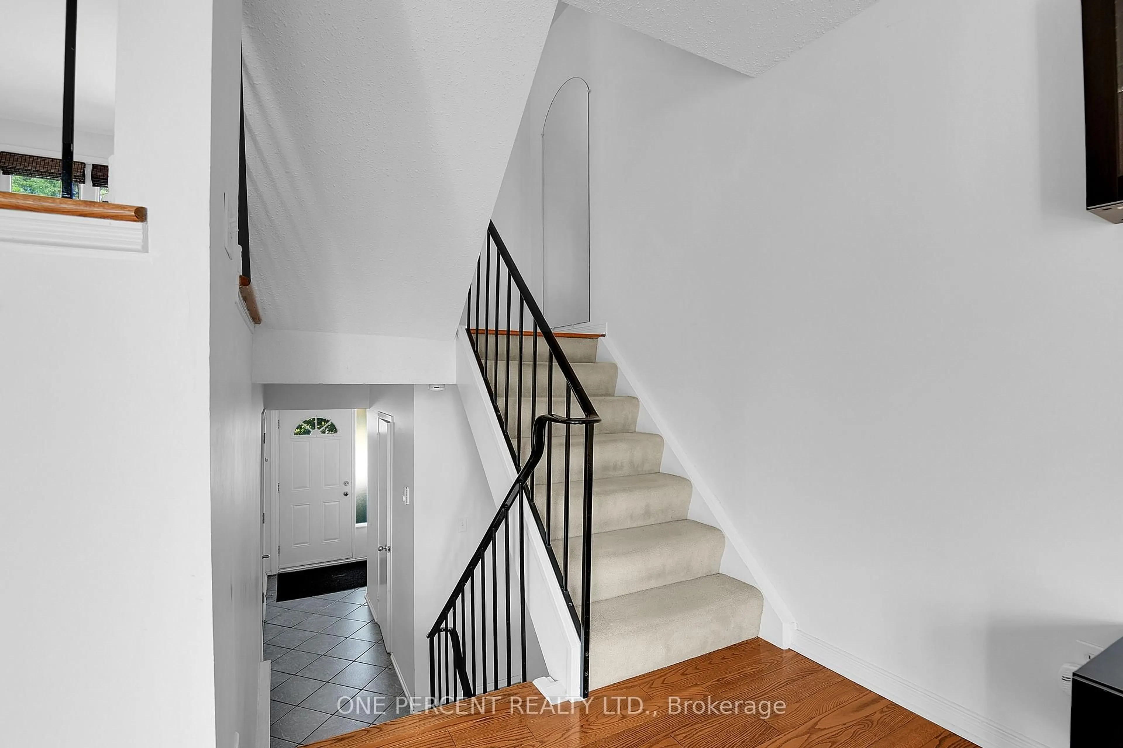 Stairs for 350 Stowe Crt, Ottawa Ontario K2K 1Z6