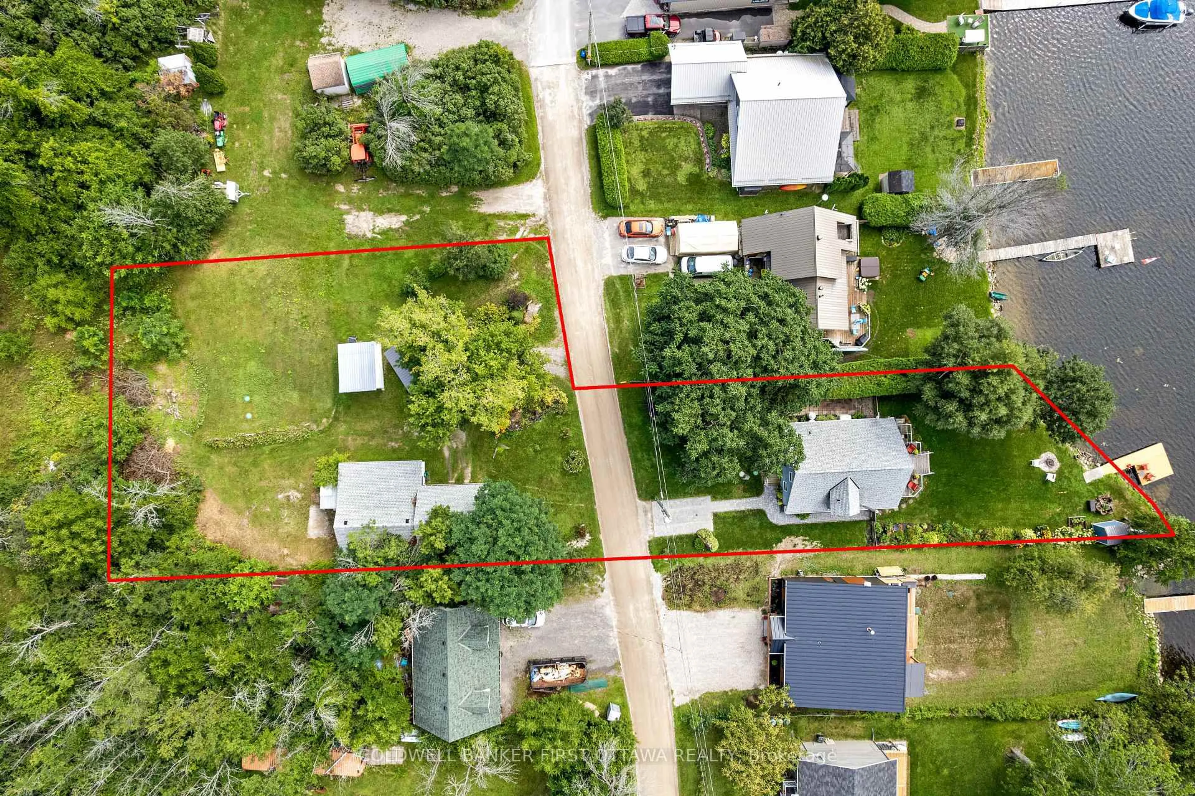 A pic from outside/outdoor area/front of a property/back of a property/a pic from drone, street for 173 Rideau St, Perth Ontario K7H 3C7