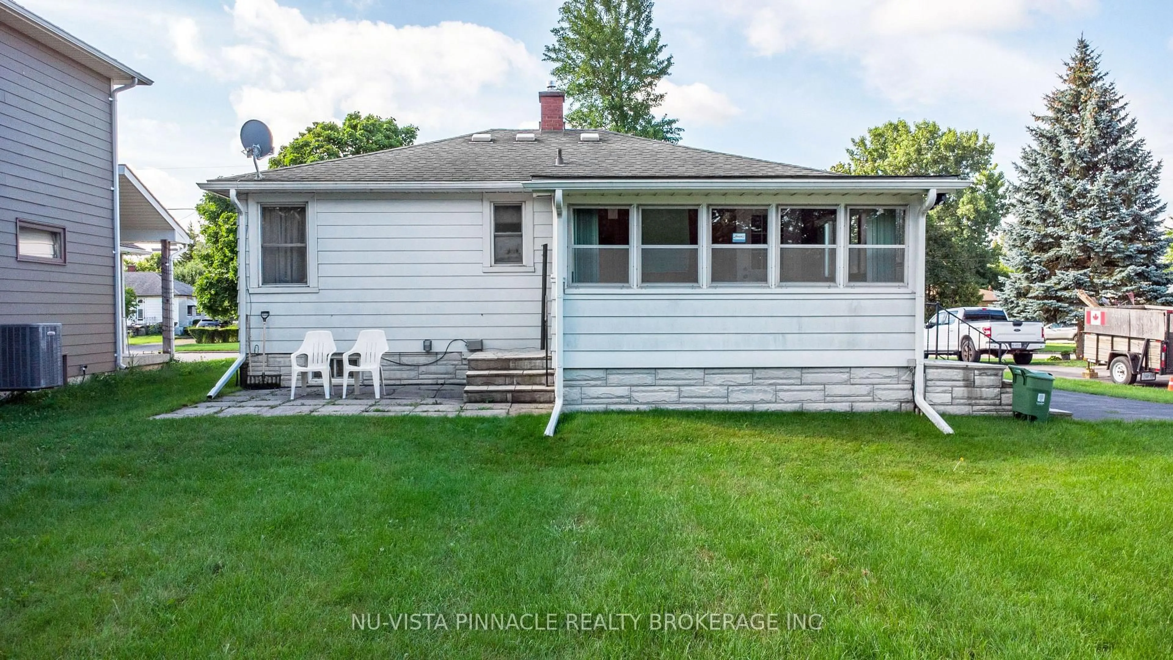 Unknown for 656 Winblest Ave, London South Ontario N6C 3C5