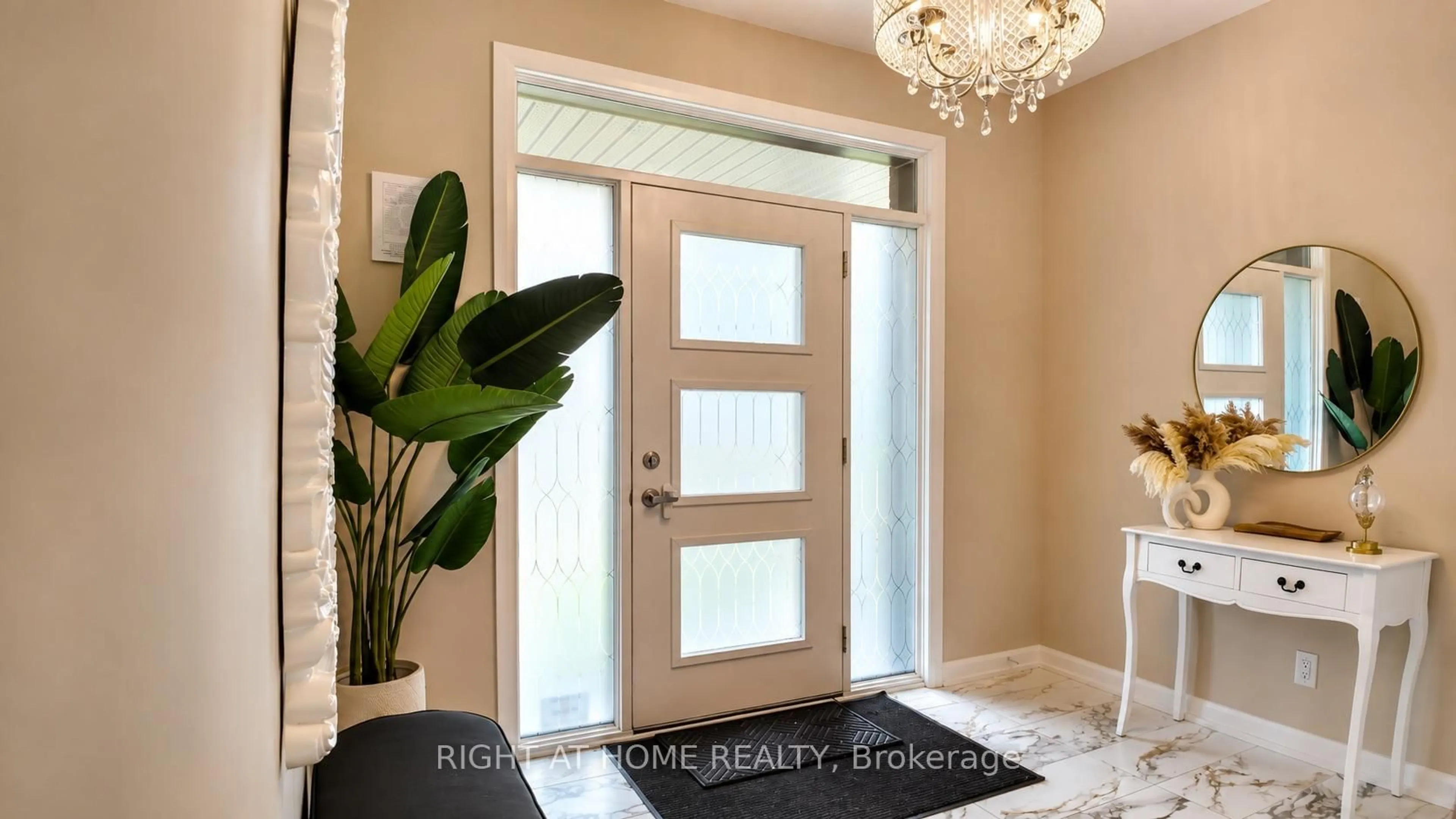 Indoor entryway for 1216 Diamond St, Clarence-Rockland Ontario K4K 0M1