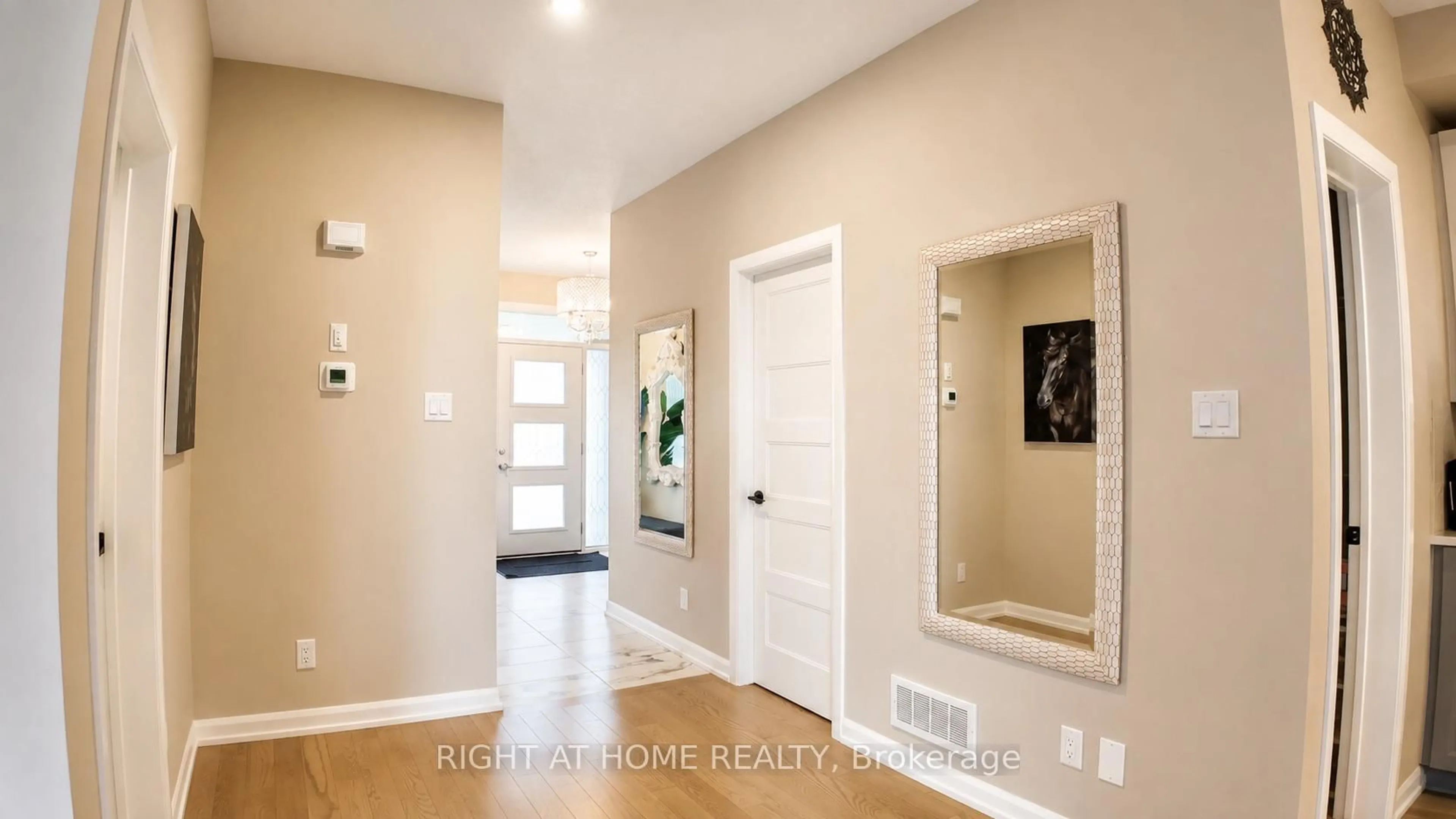 Indoor entryway for 1216 Diamond St, Clarence-Rockland Ontario K4K 0M1