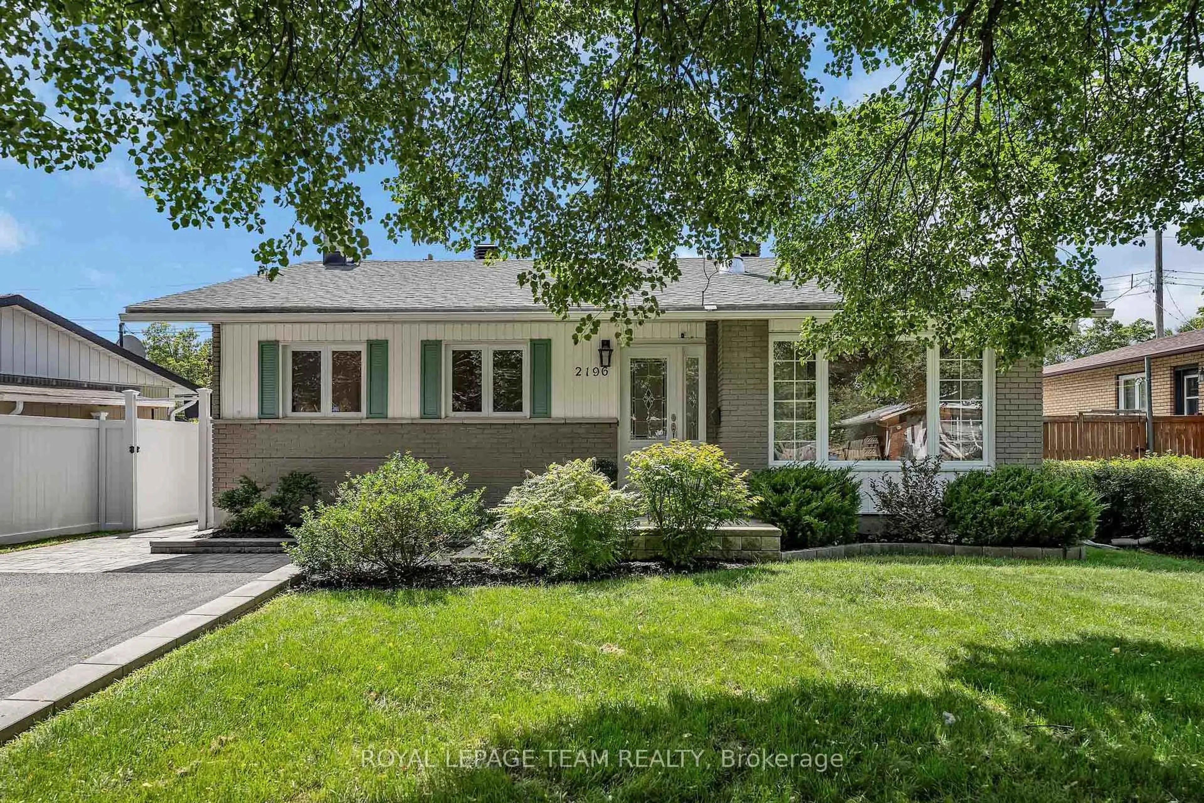 Unknown for 2196 Carnegie St, Ottawa Ontario K1G 2V5