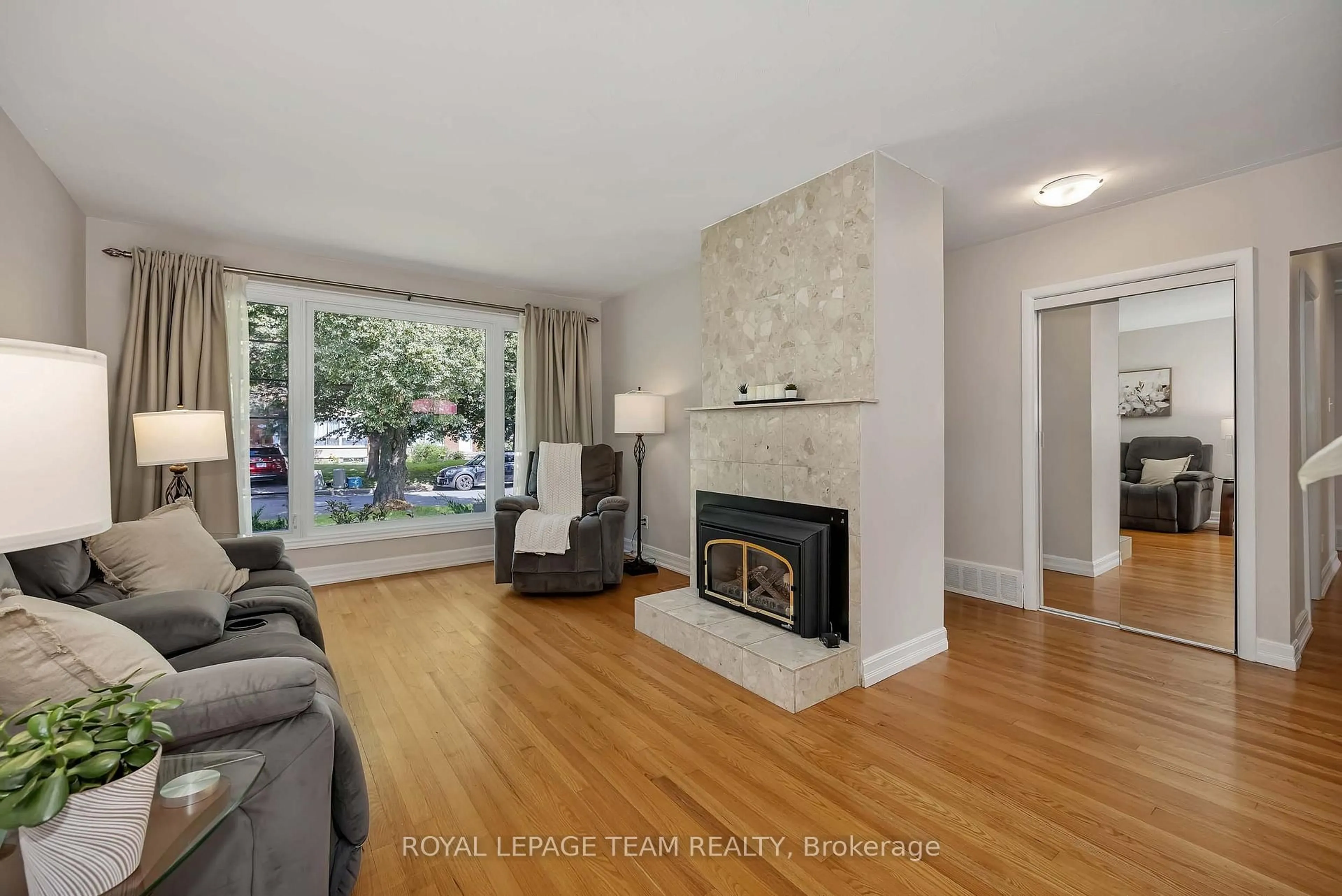 Living room with furniture, unknown for 2196 Carnegie St, Ottawa Ontario K1G 2V5