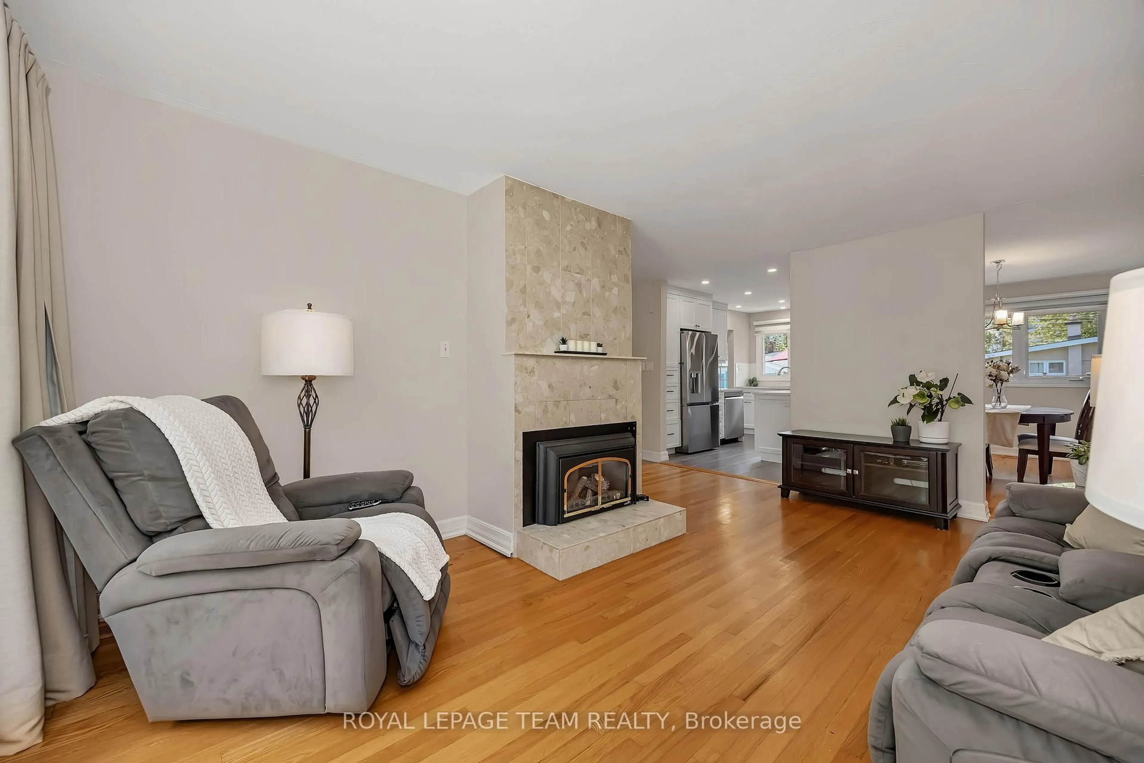 Living room with furniture, unknown for 2196 Carnegie St, Ottawa Ontario K1G 2V5