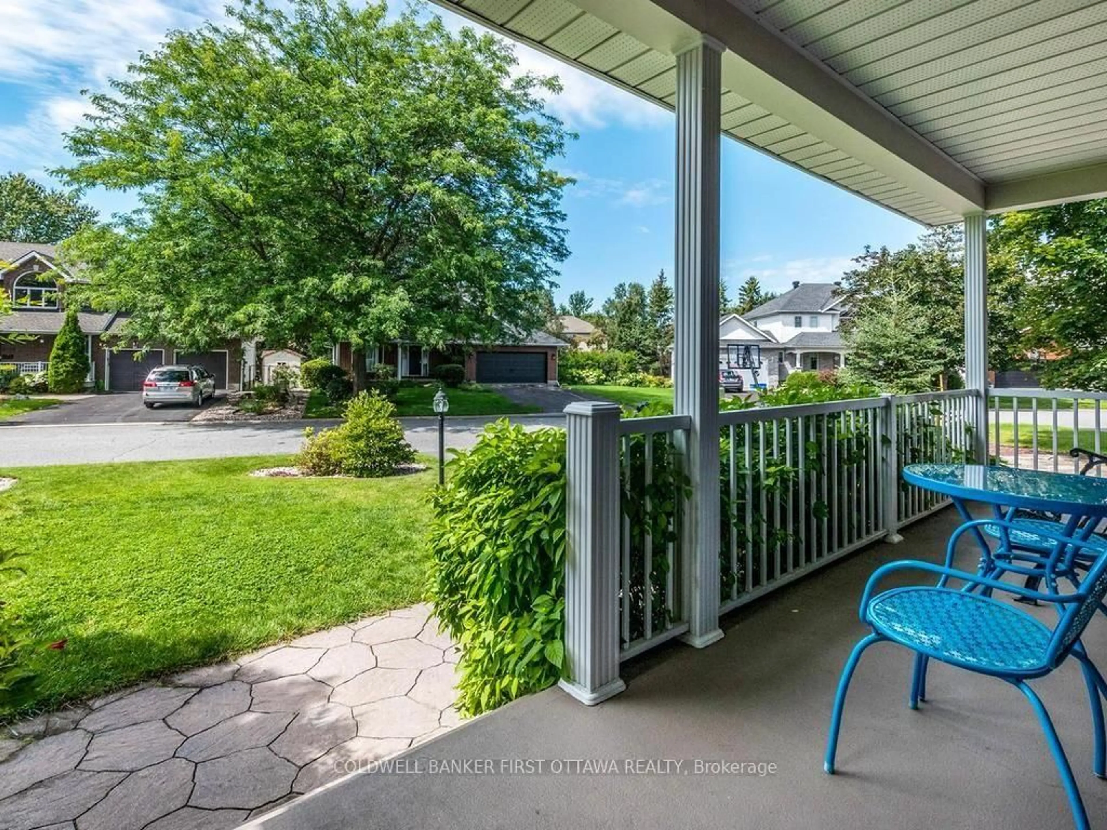Patio, street for 5 Hearn Cres, Stittsville Ontario K2S 1R7