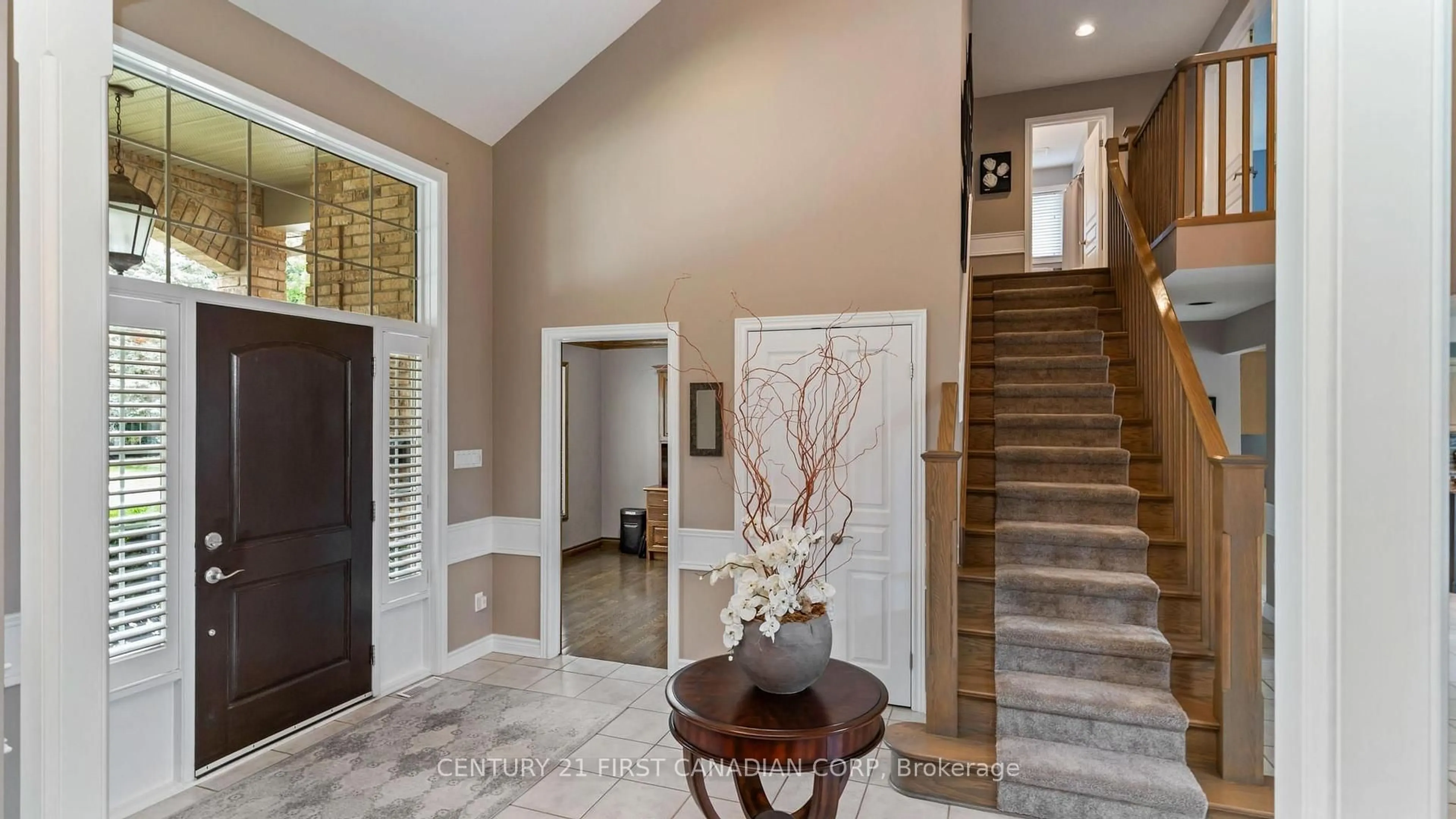 Indoor entryway for 114 Longview Crt, London South Ontario N6K 4J1