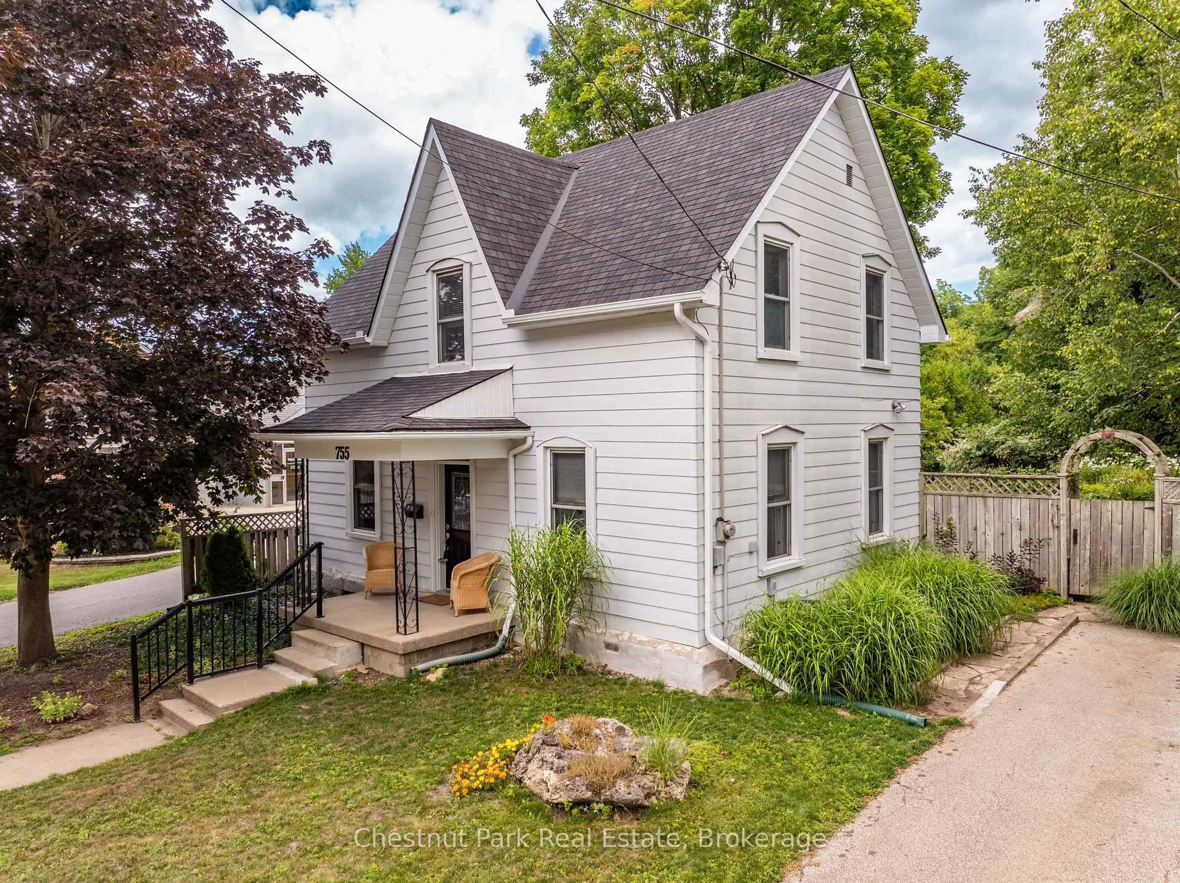 Home with vinyl exterior material, street for 755 4th Ave, Owen Sound Ontario N4K 2N5