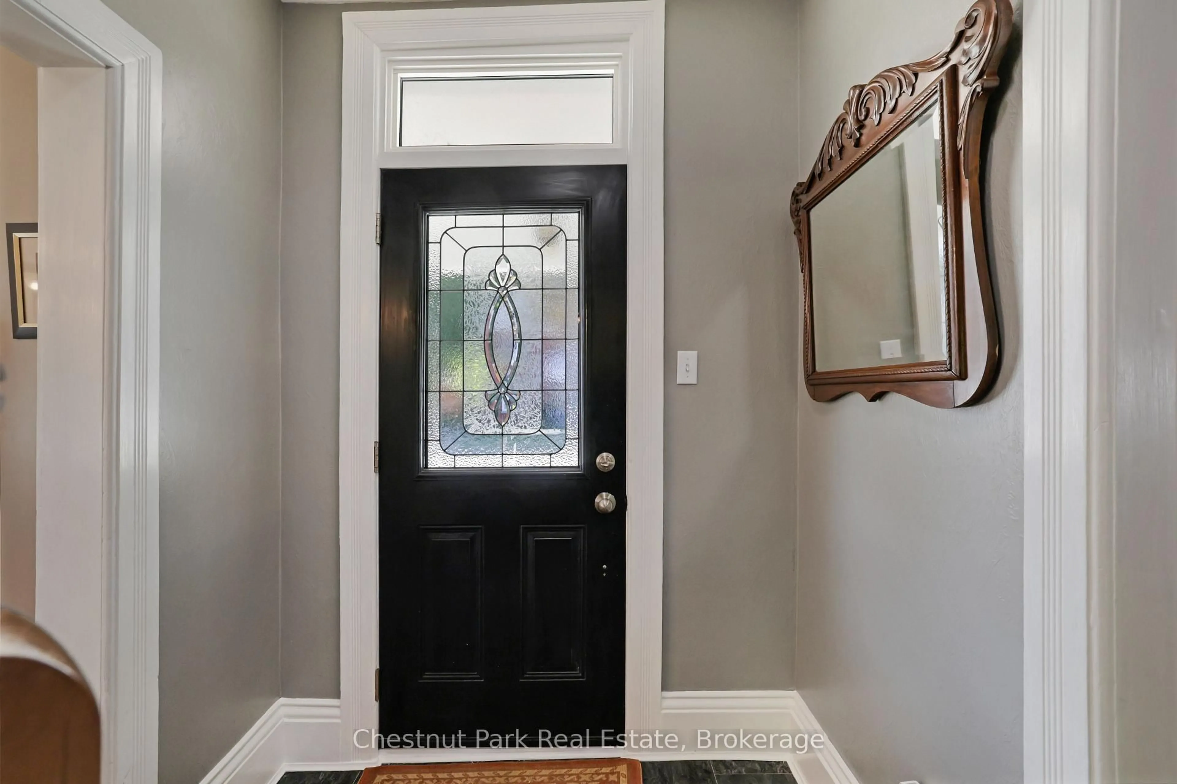 Indoor entryway for 755 4th Ave, Owen Sound Ontario N4K 2N5