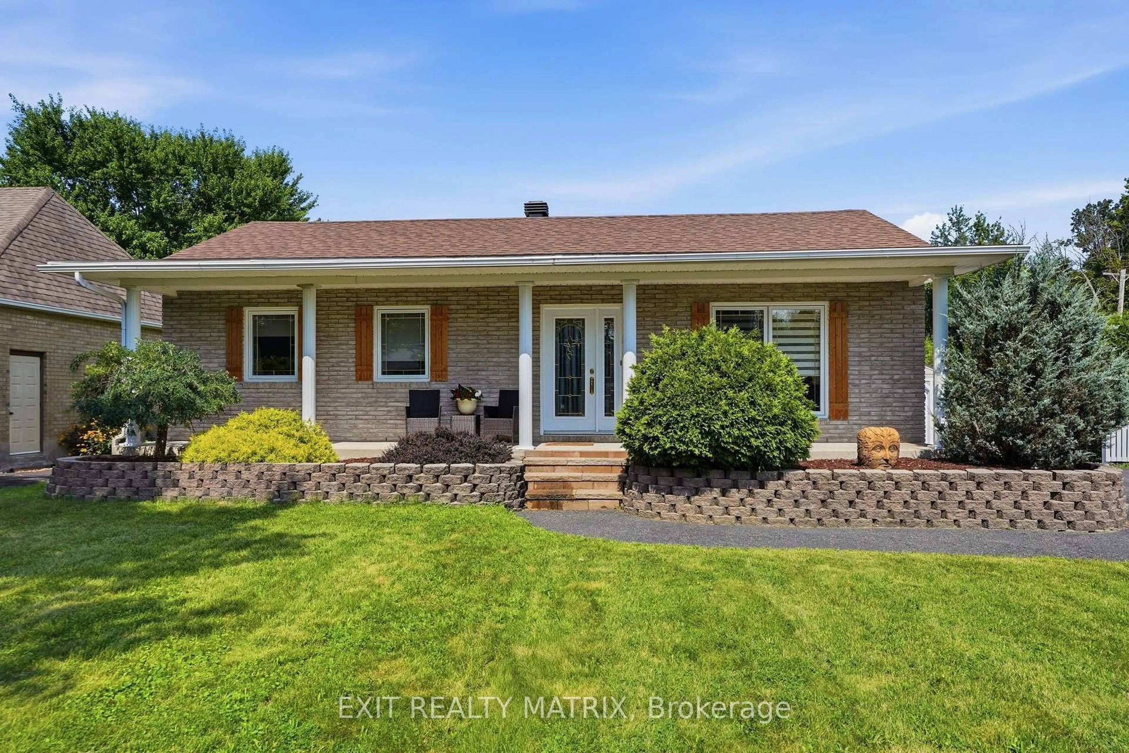 Home with brick exterior material, unknown for 554 Front Rd, Champlain Ontario K0B 1K0