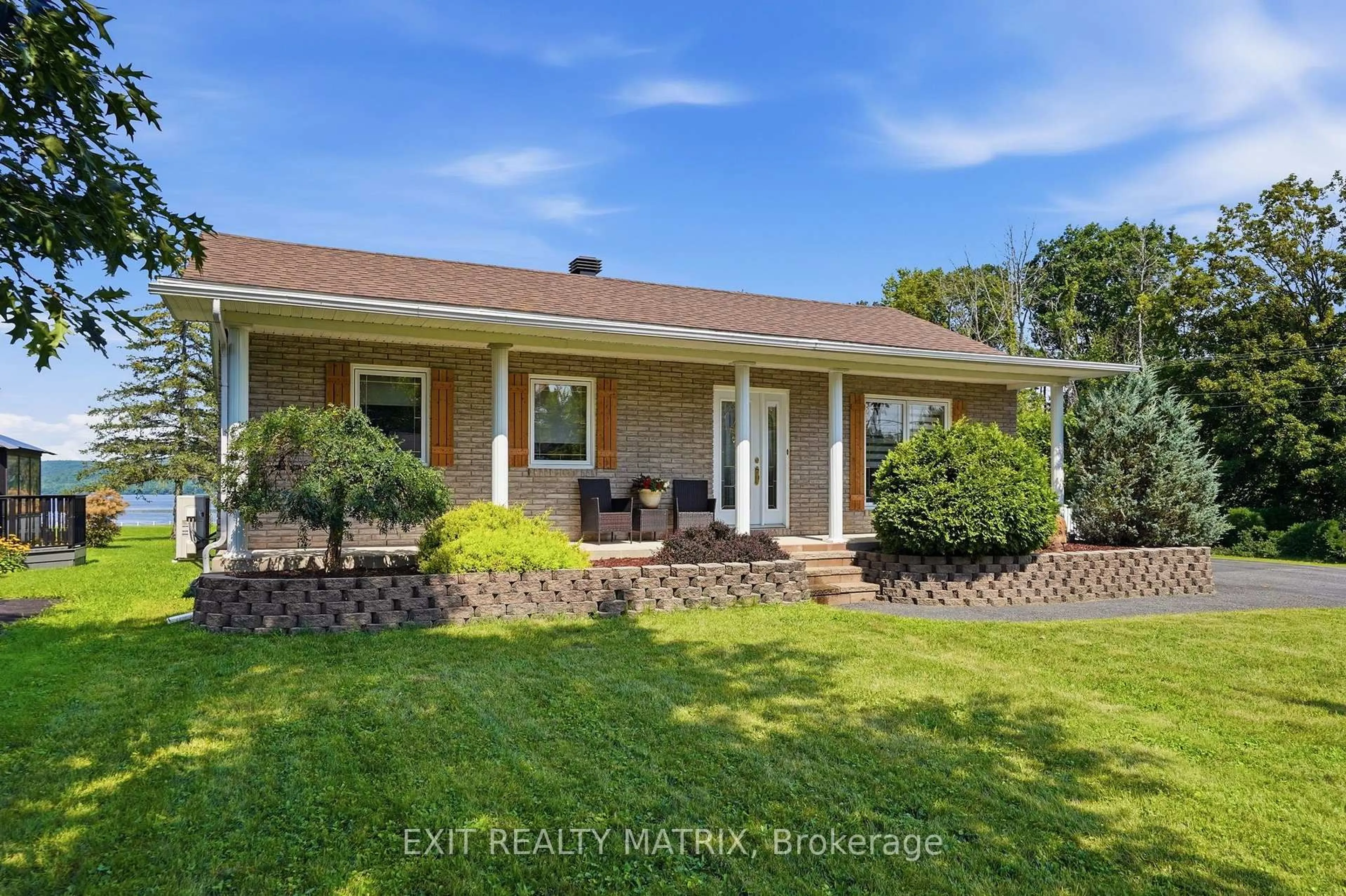 Home with vinyl exterior material, water/lake/river/ocean view for 554 Front Rd, Champlain Ontario K0B 1K0
