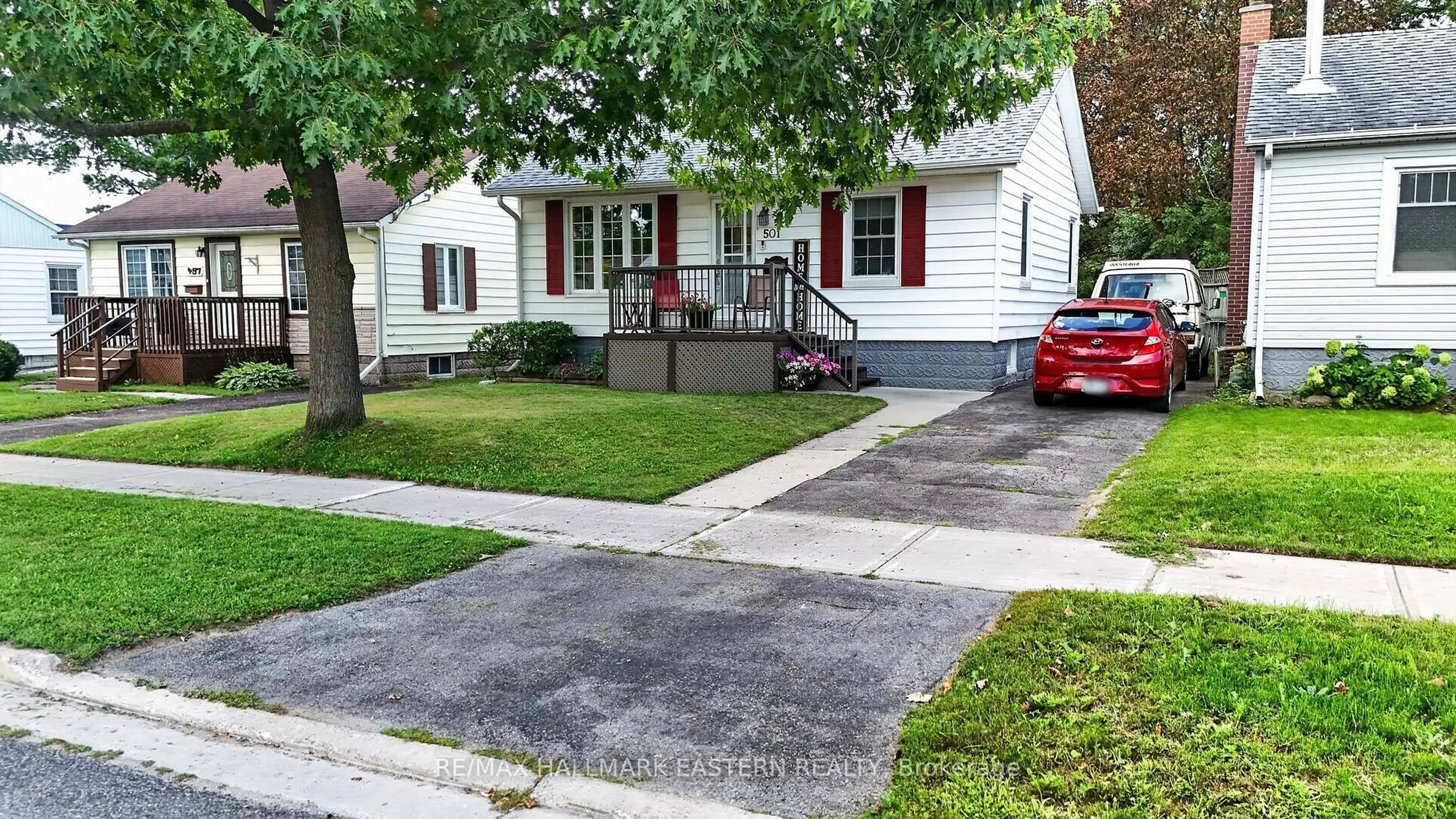 A pic from outside/outdoor area/front of a property/back of a property/a pic from drone, street for 501 Glengarry Ave, Peterborough Ontario K9H 4Y5