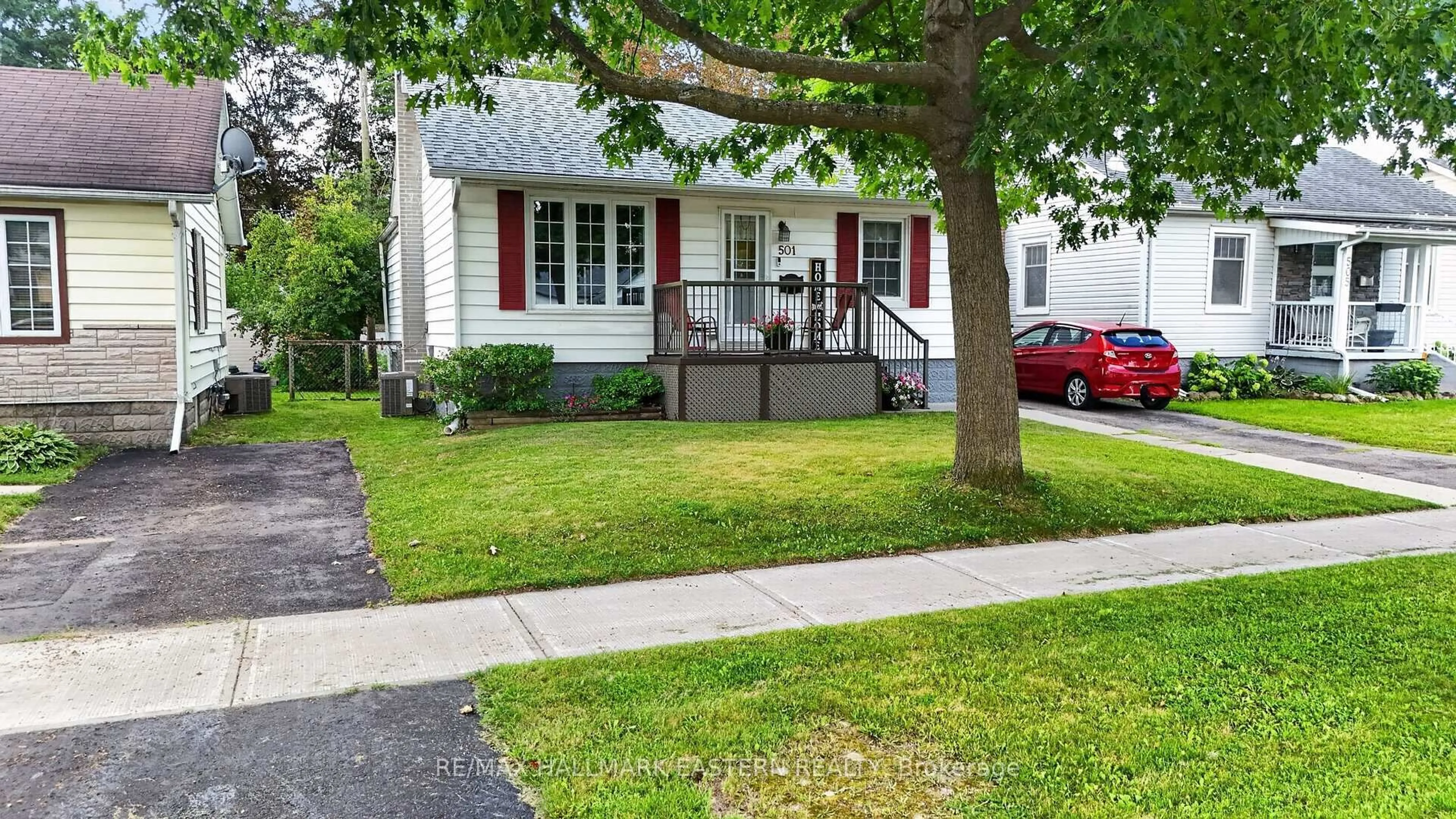 Home with vinyl exterior material, street for 501 Glengarry Ave, Peterborough Ontario K9H 4Y5