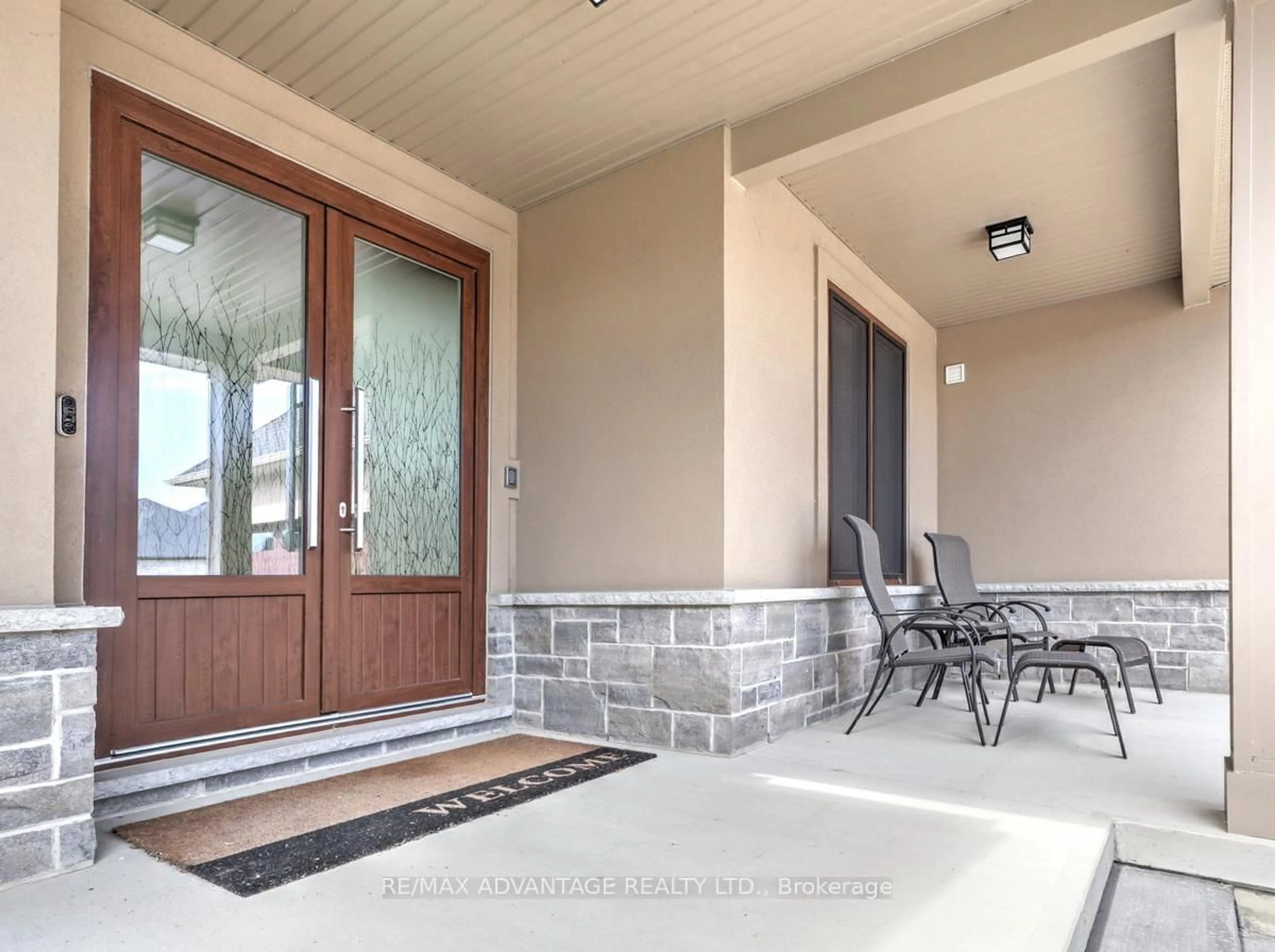 Indoor entryway for 240 Edgewater Blvd, Middlesex Centre Ontario N0L 1R0