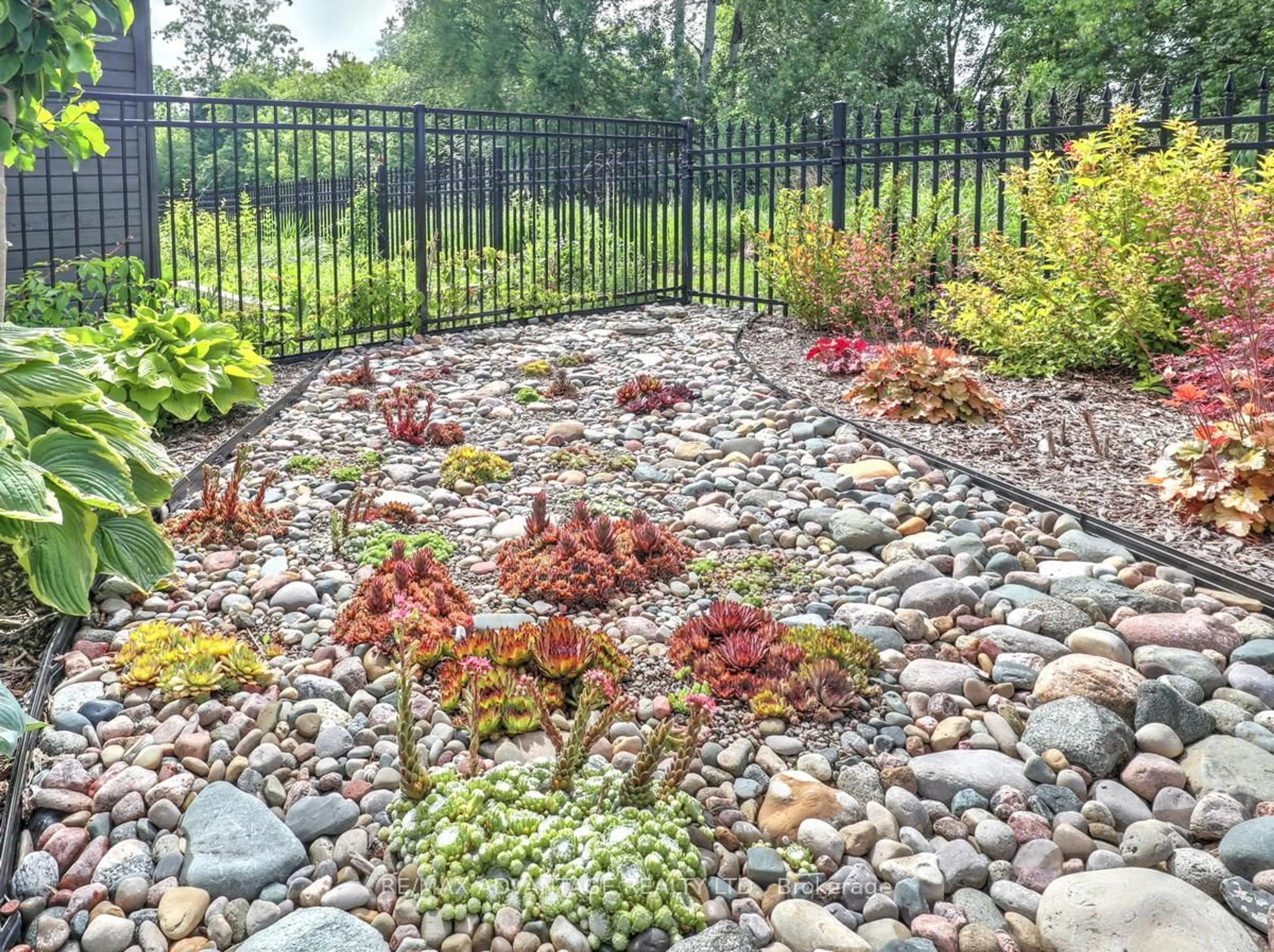 Patio, water/lake/river/ocean view for 240 Edgewater Blvd, Middlesex Centre Ontario N0L 1R0