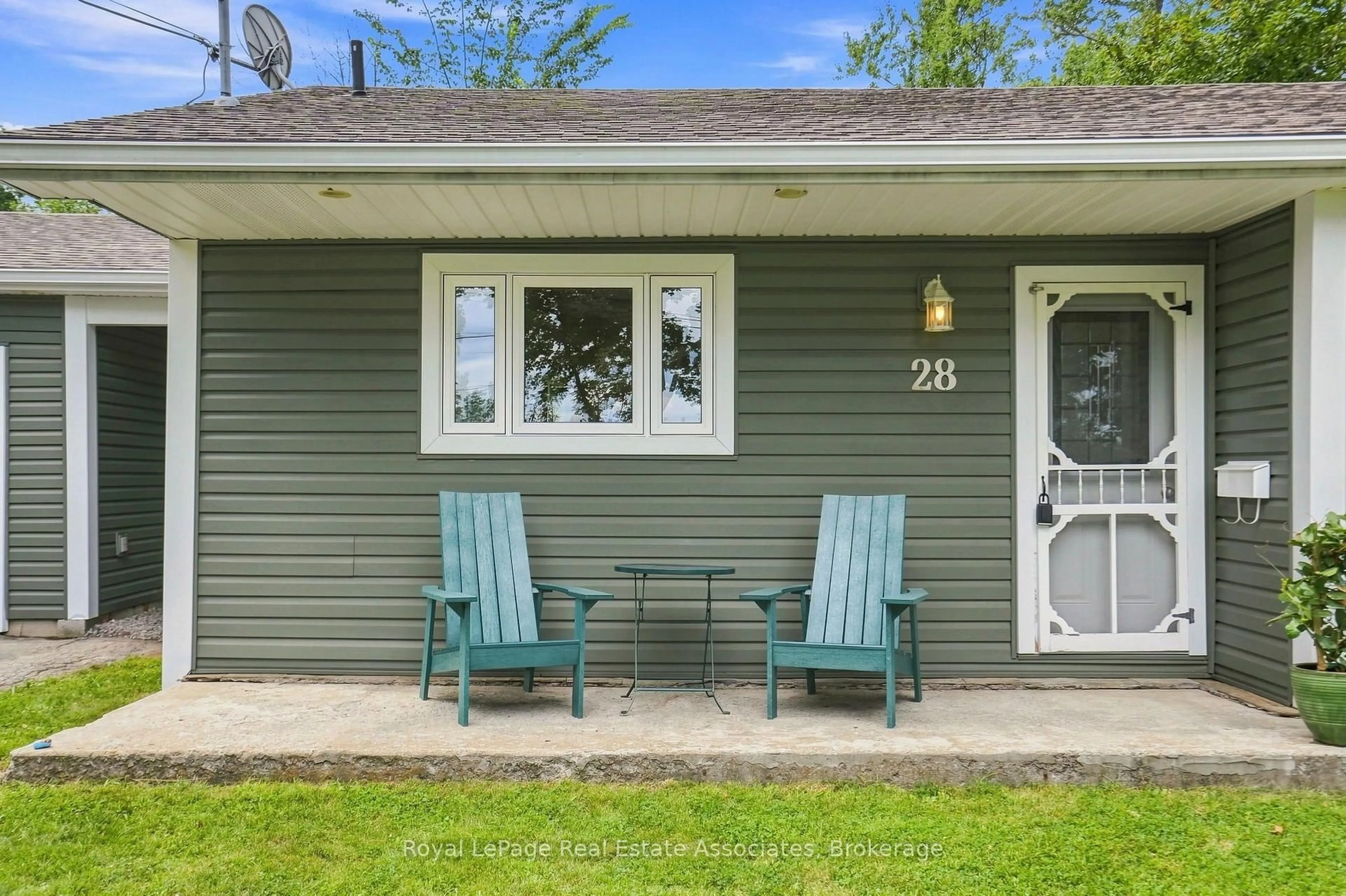 Patio, street for 28 Kelson Ave, Grimsby Ontario L3M 4C3