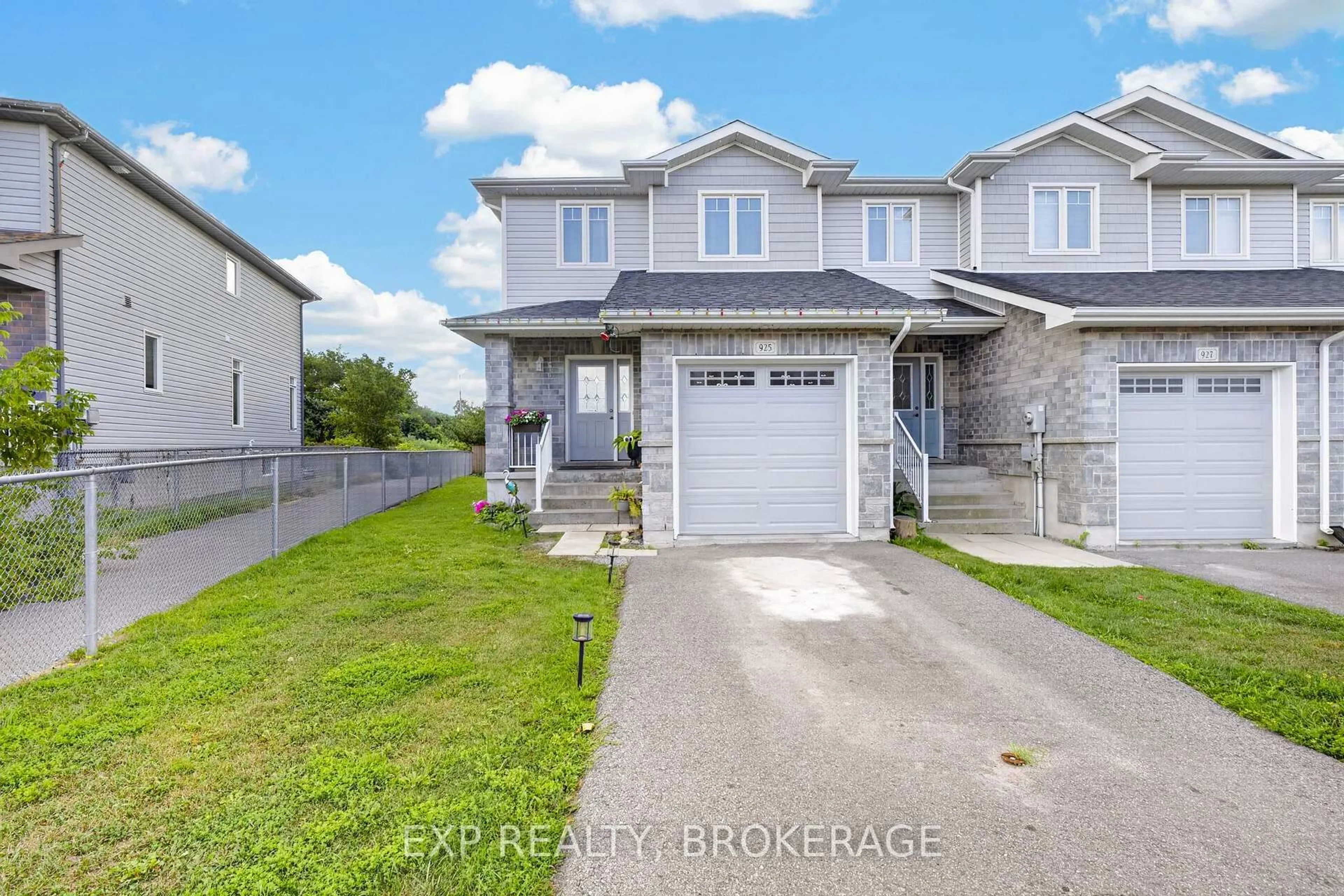 A pic from outside/outdoor area/front of a property/back of a property/a pic from drone, street for 925 Blossom St, Kingston Ontario K7P 0N2