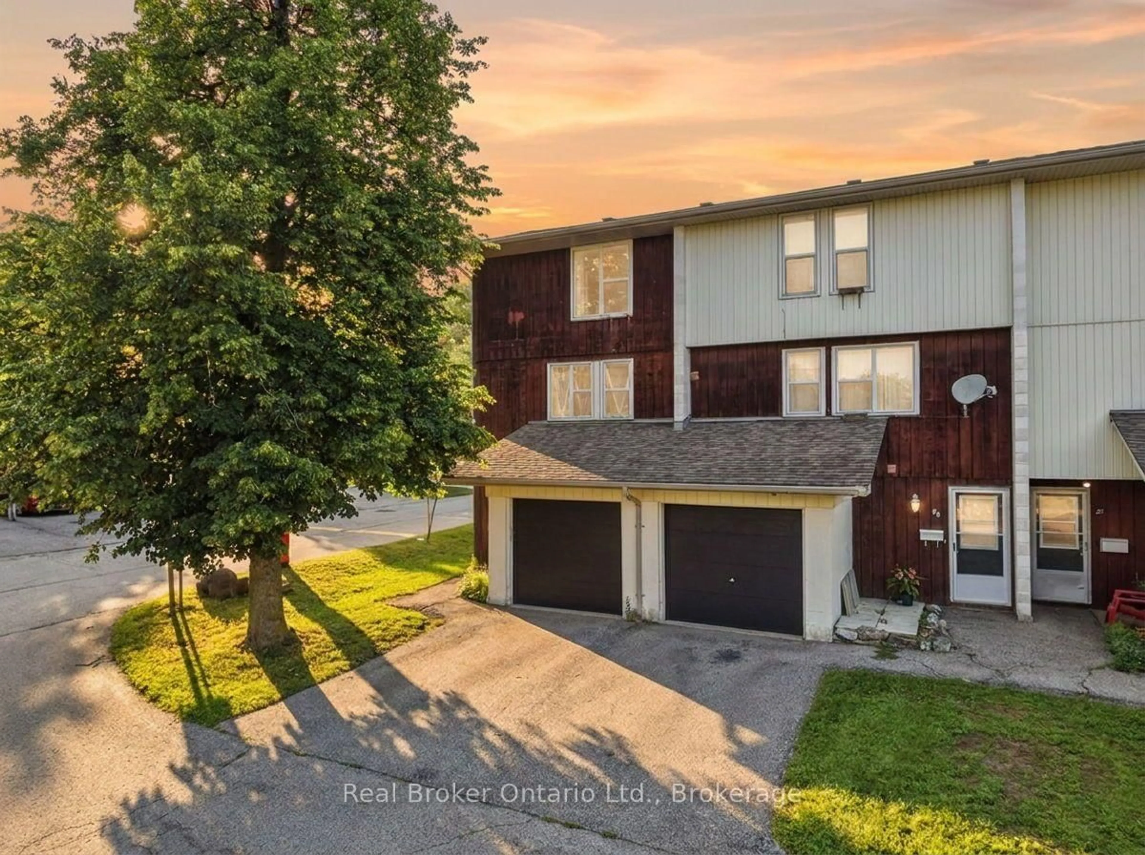 A pic from outside/outdoor area/front of a property/back of a property/a pic from drone, street for 135 Chalmers St #93, Cambridge Ontario N1R 6M2