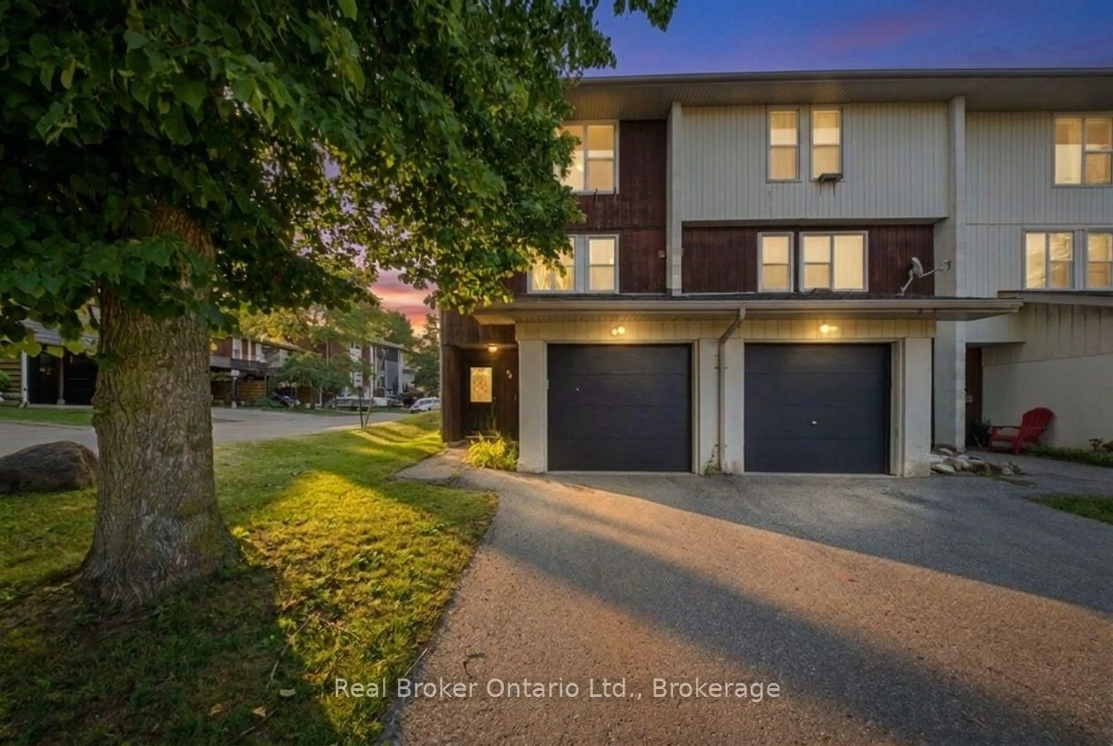 A pic from outside/outdoor area/front of a property/back of a property/a pic from drone, street for 135 Chalmers St #93, Cambridge Ontario N1R 6M2