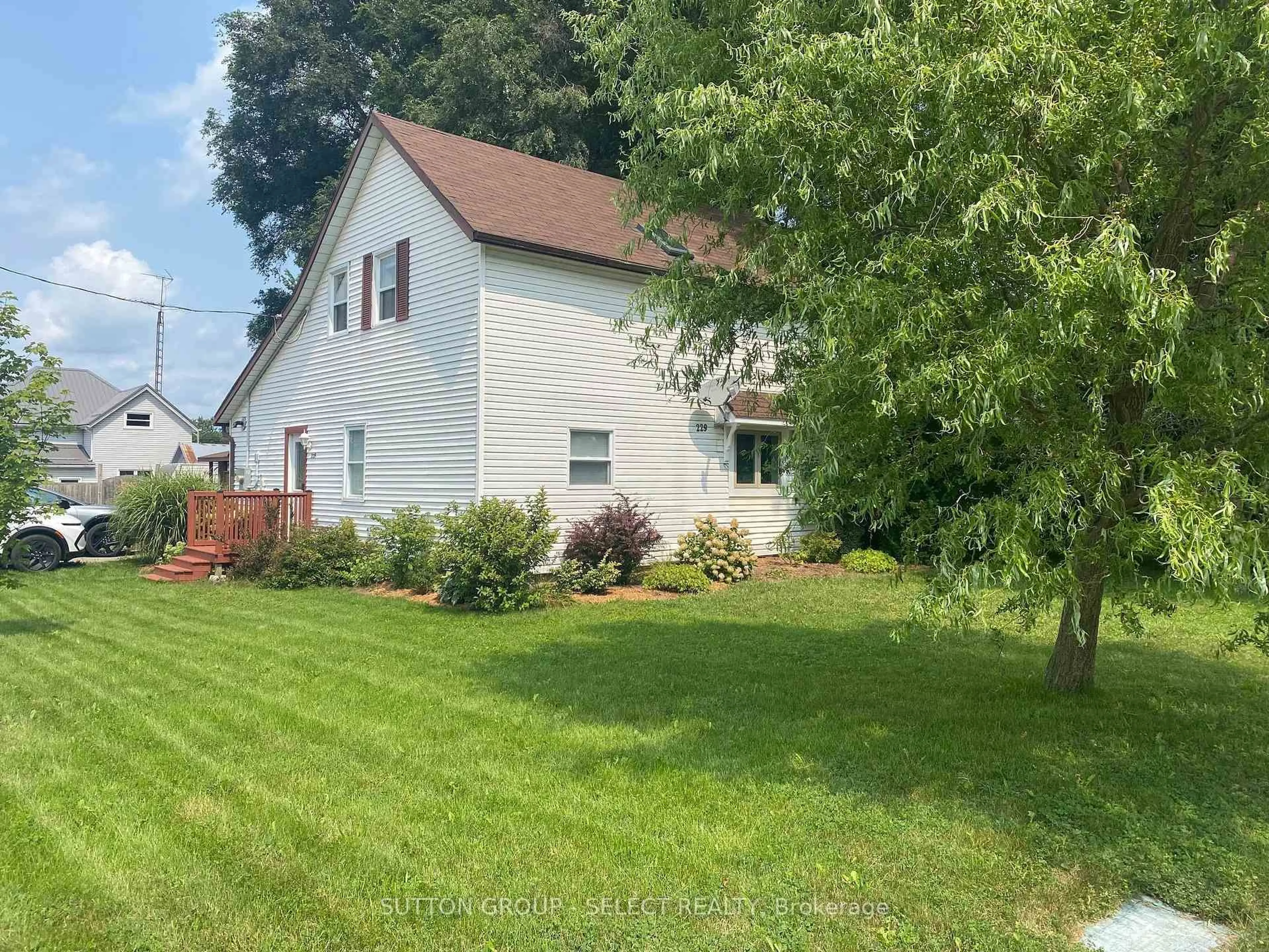 A pic from outside/outdoor area/front of a property/back of a property/a pic from drone, street for 229 Miller Rd, Dutton/Dunwich Ontario N0L 1J0