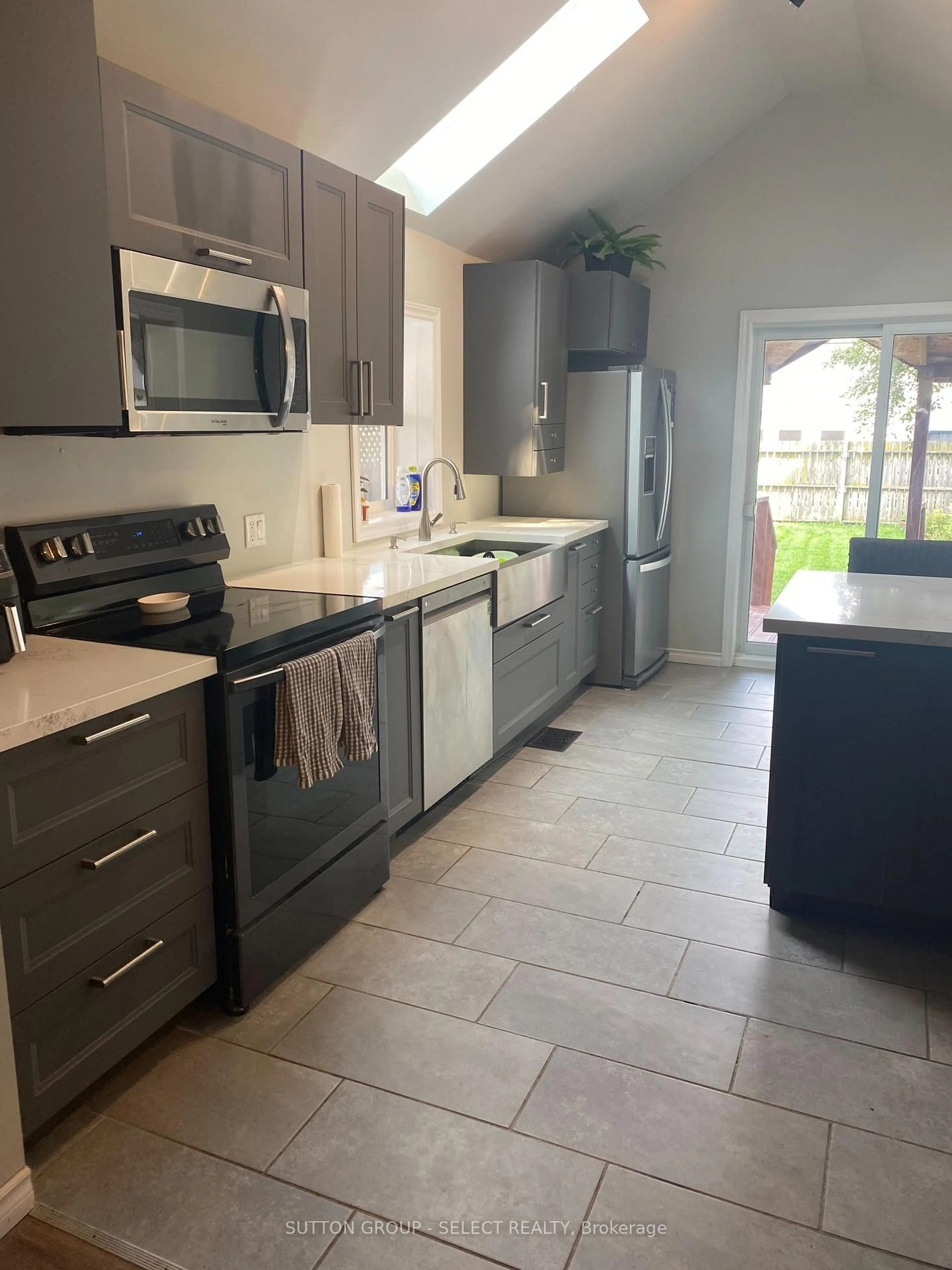 Open concept kitchen, ceramic/tile floor for 229 Miller Rd, Dutton/Dunwich Ontario N0L 1J0