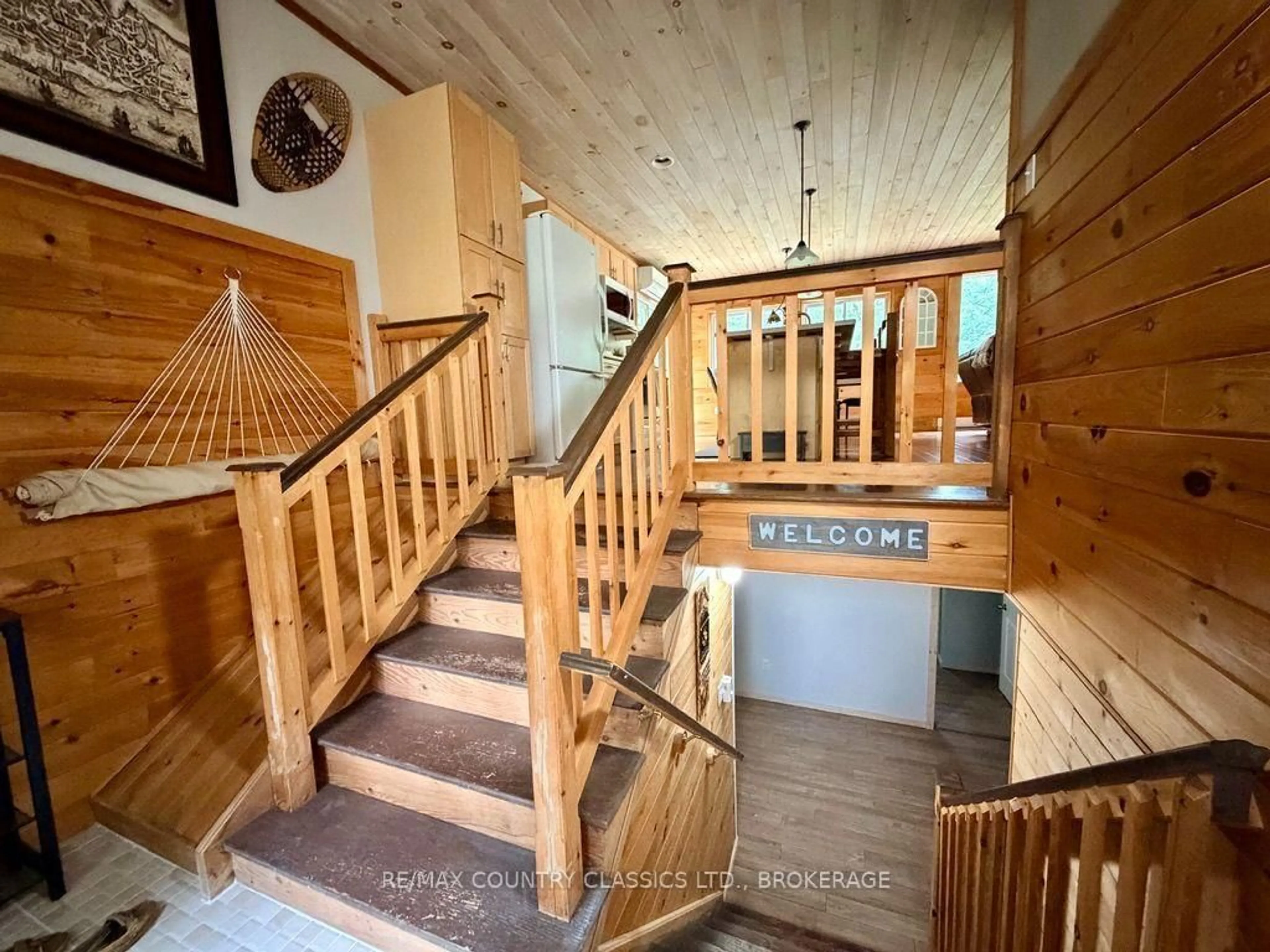 Indoor foyer for 1068C Jacques Bay Rd, Cloyne Ontario K0H 1K0