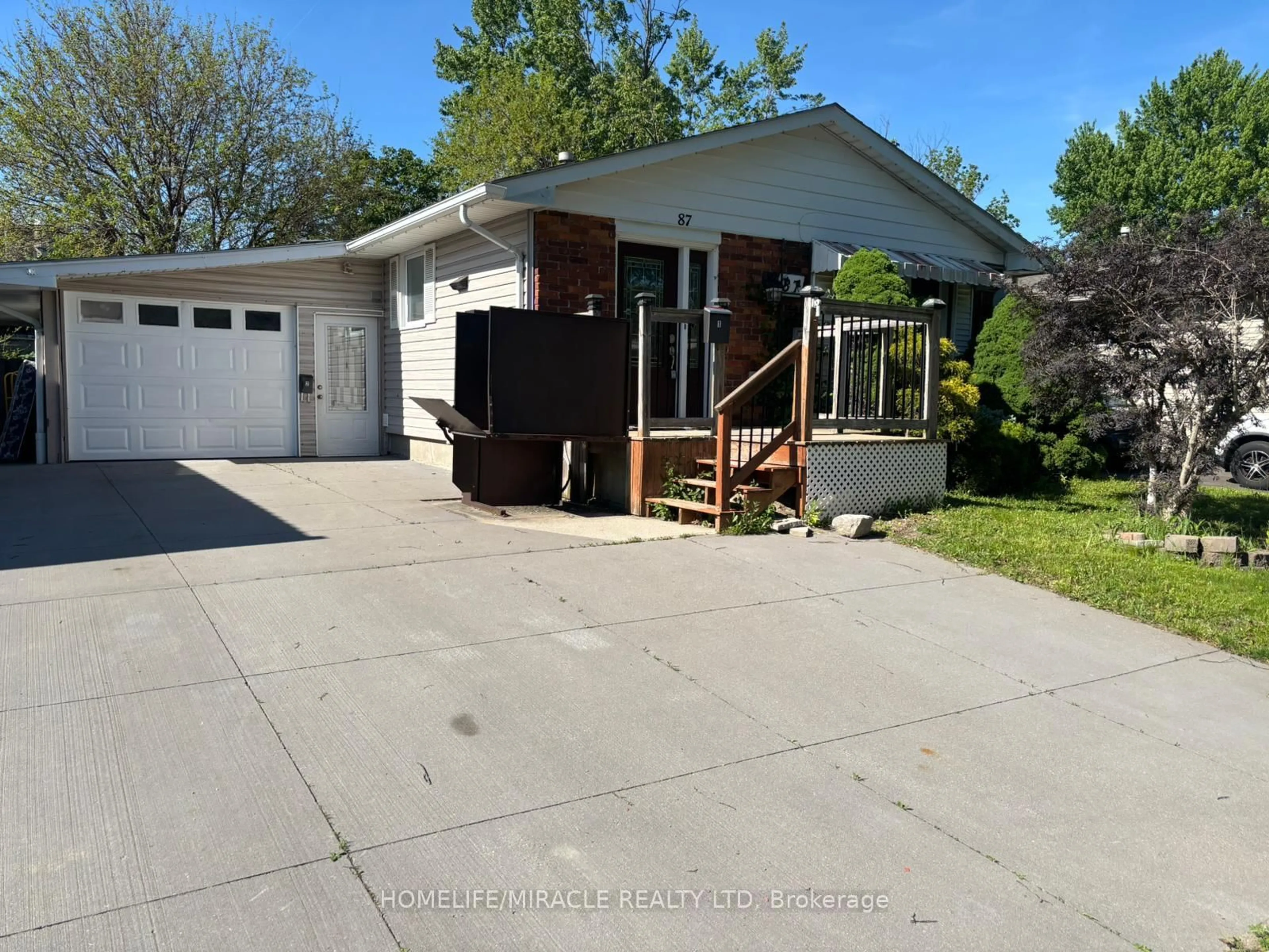 Home with vinyl exterior material, street for 87 Renny Cres, London South Ontario N6E 2C4