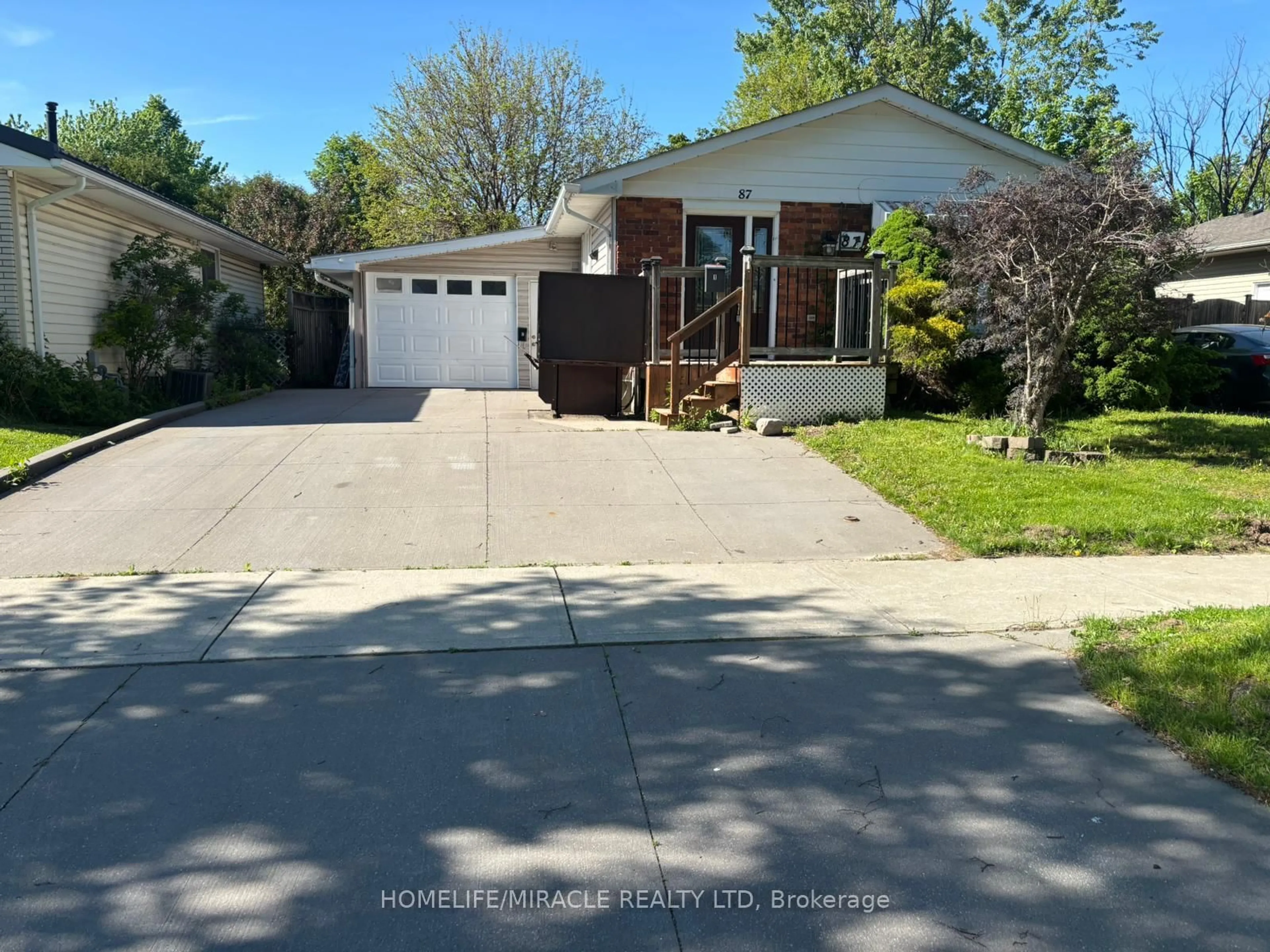 A pic from outside/outdoor area/front of a property/back of a property/a pic from drone, street for 87 Renny Cres, London South Ontario N6E 2C4