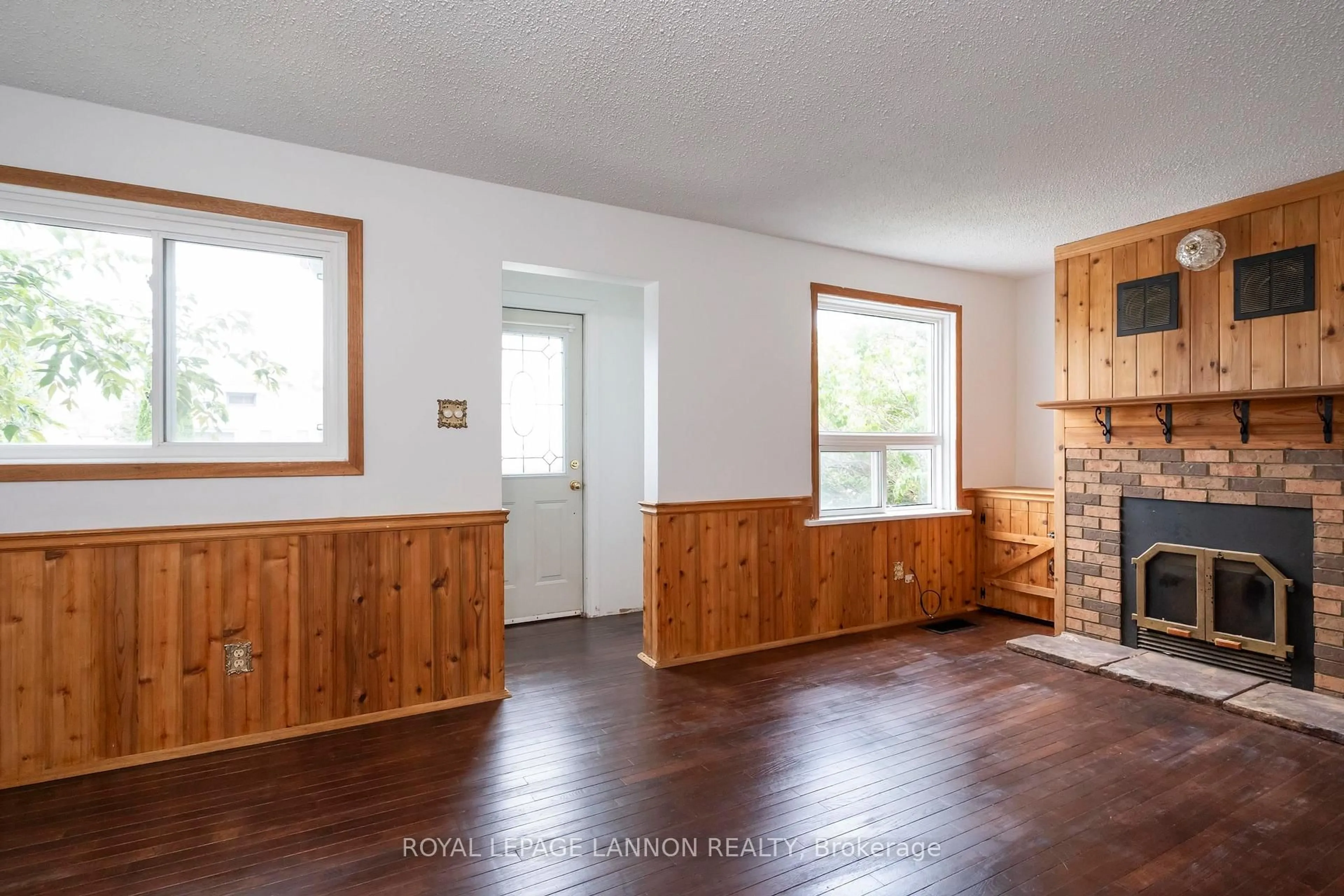 A pic of a room for 873 MINNESOTA St, Thunder Bay Ontario P7C 3L7