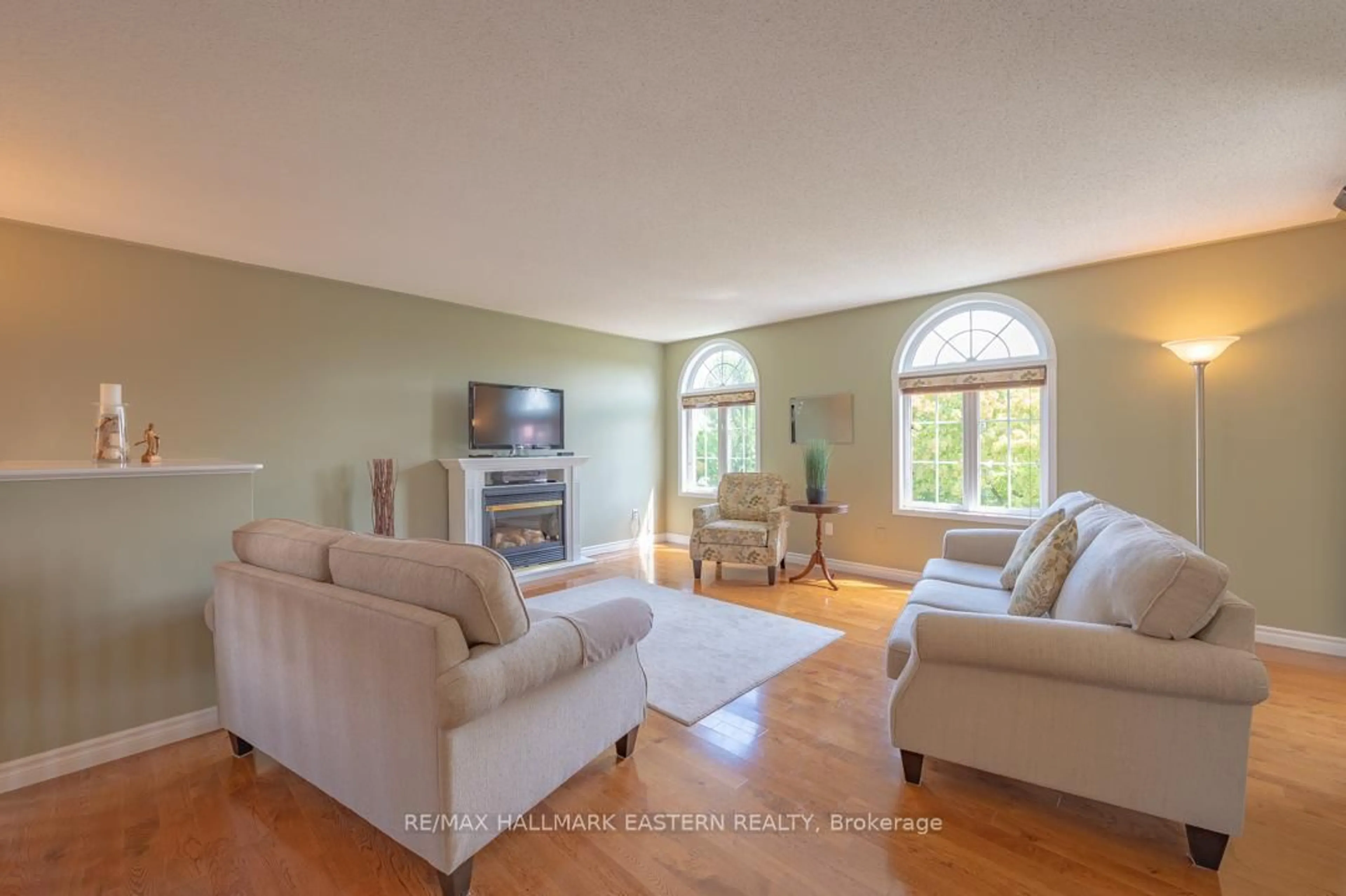 Living room with furniture, unknown for 20 Ferguson Pl, Peterborough Ontario K9H 7M9