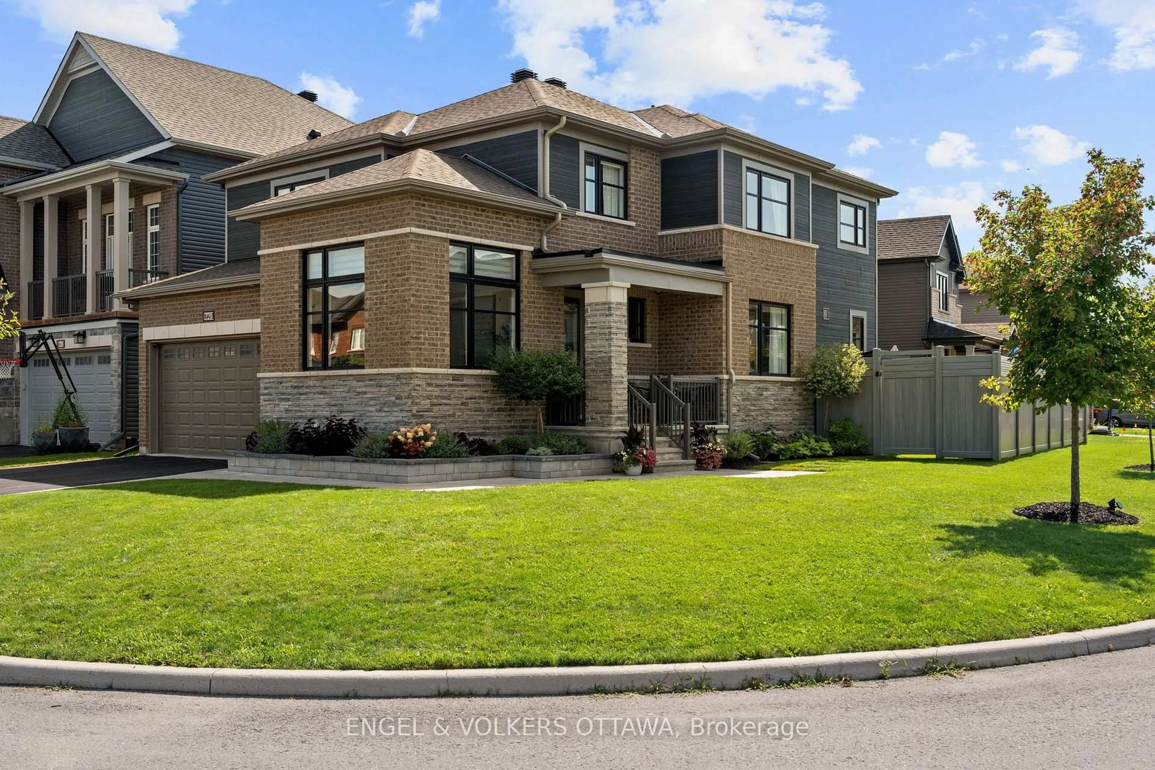 Home with brick exterior material, street for 720 Coast Circ, Manotick Ontario K4M 0N2