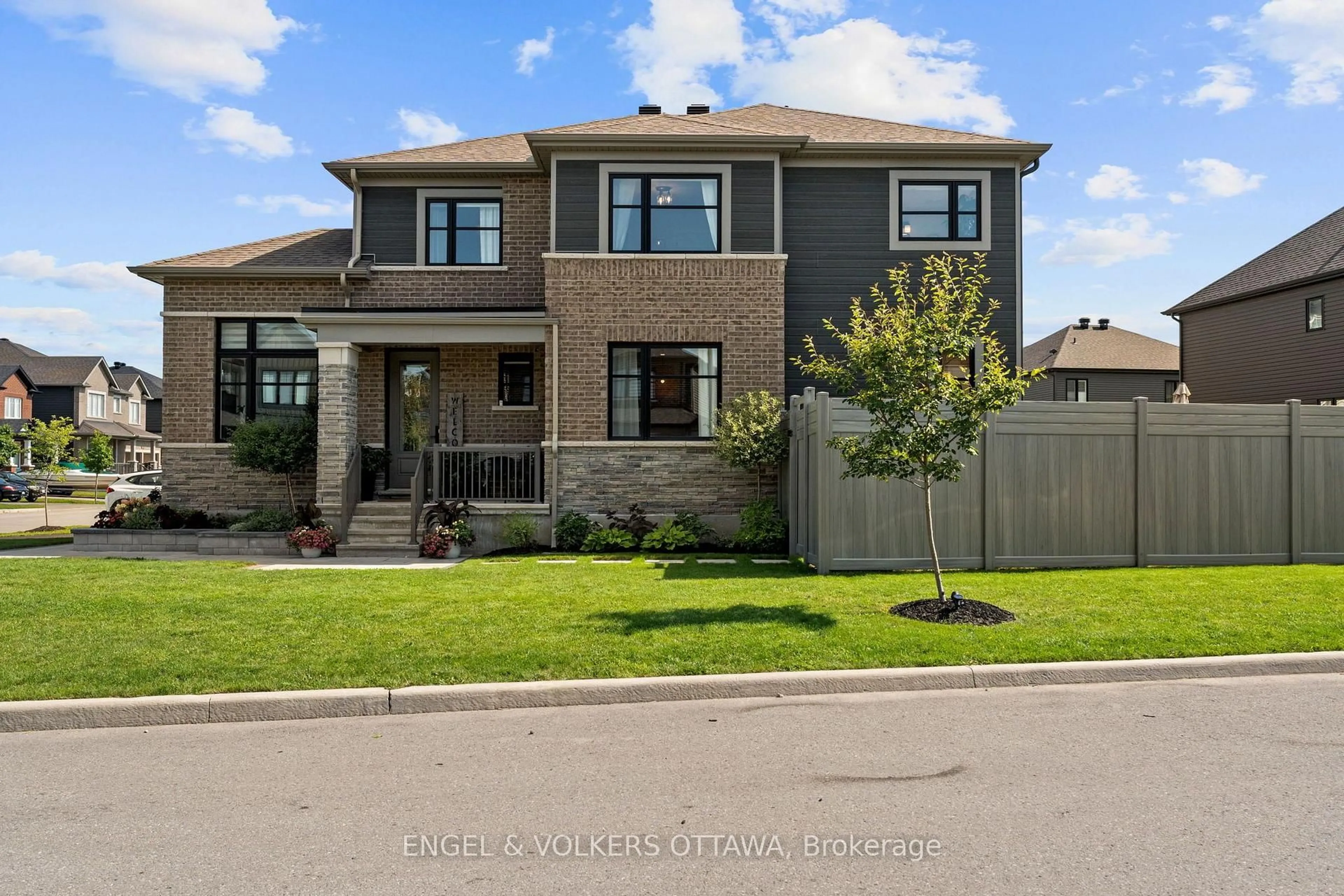 Home with brick exterior material, street for 720 Coast Circ, Manotick Ontario K4M 0N2